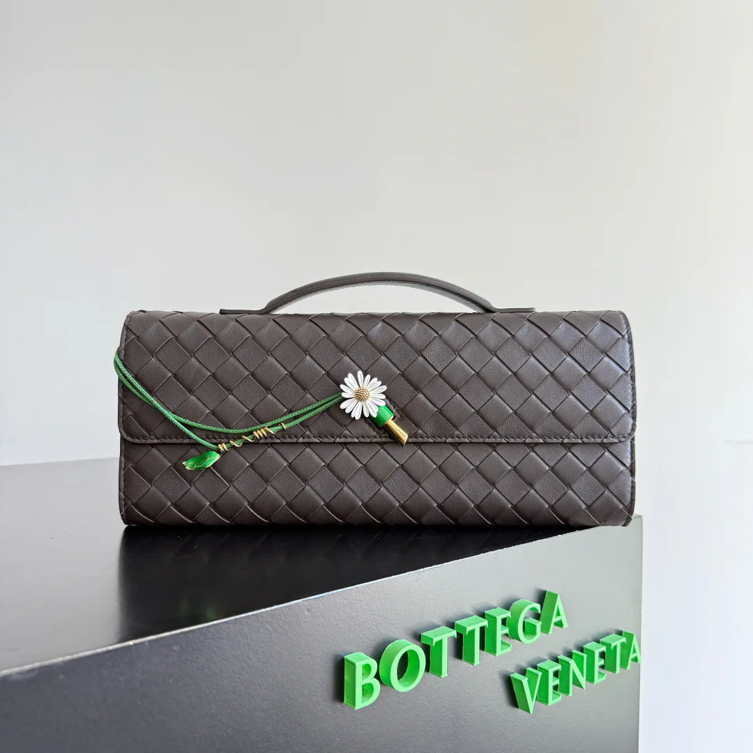 Women's Clutches BOTTEGA VENETA 18367564