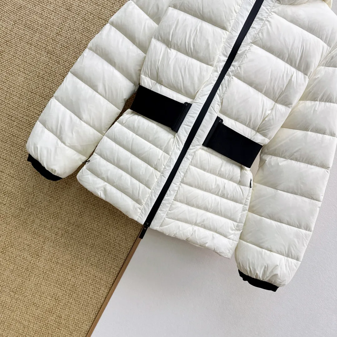Women's Jackets And Down Jackets MONCLER 18345001