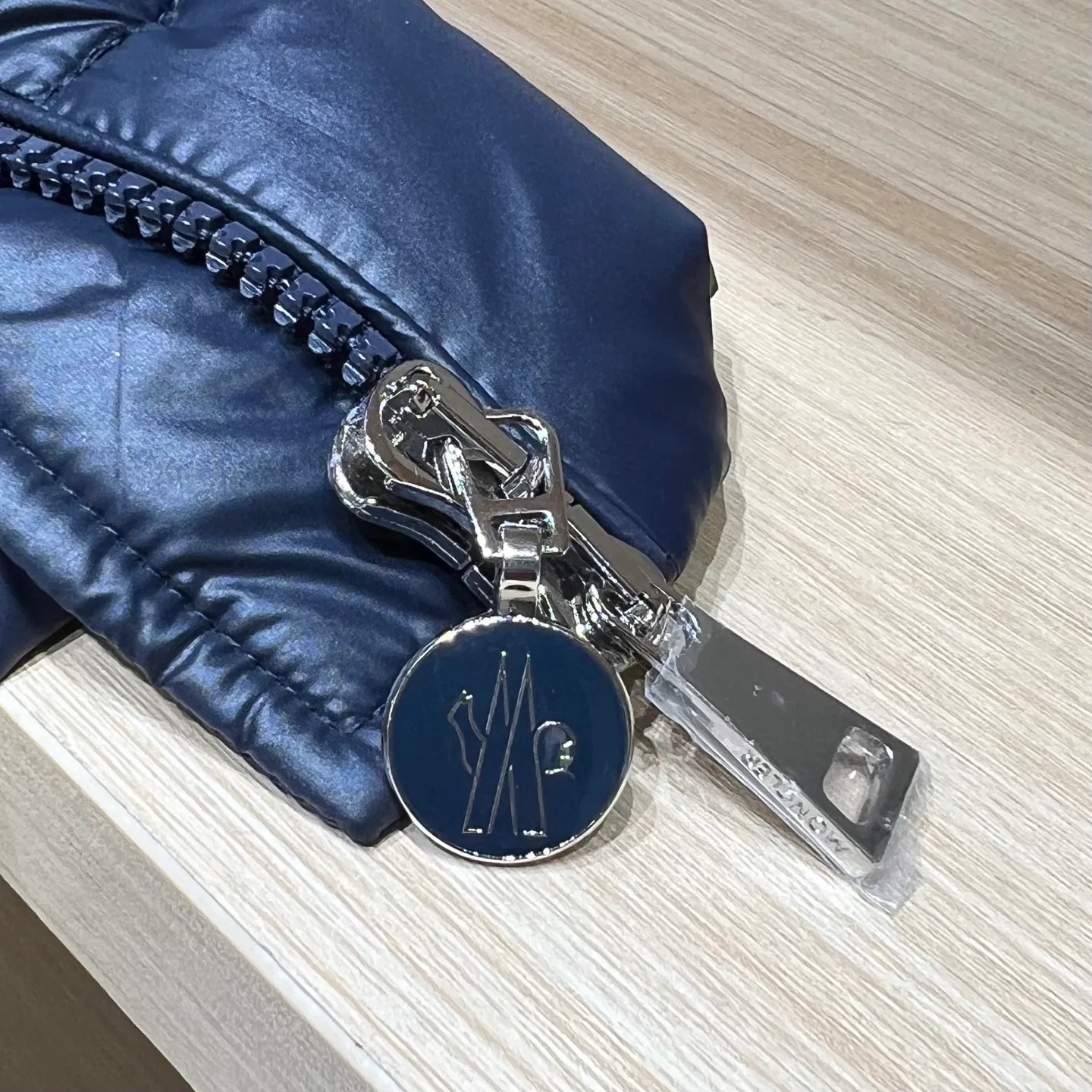 Women's Jackets And Down Jackets MONCLER 18284058