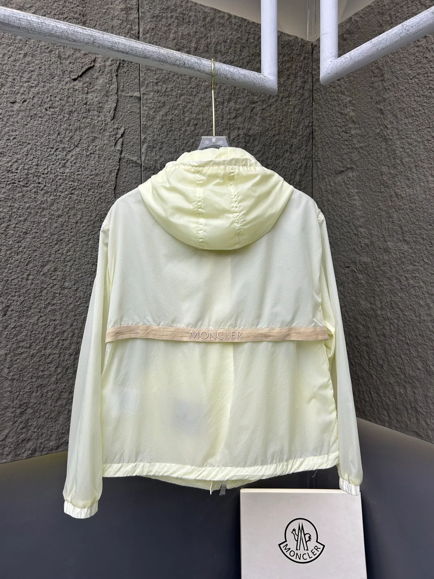 Women's Jackets And Down Jackets MONCLER 16968697