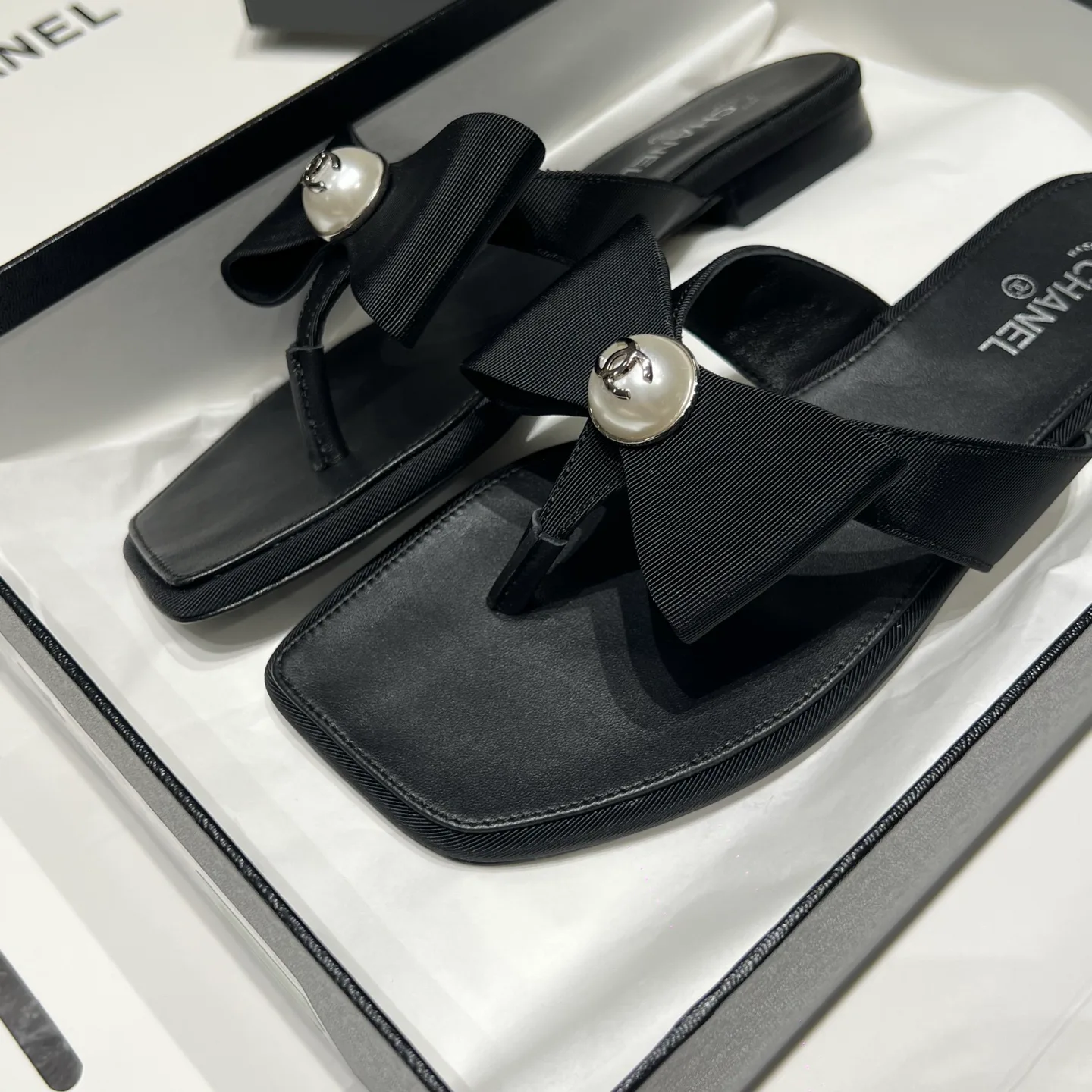 Women's Flip-Flops CHANEL 17693142