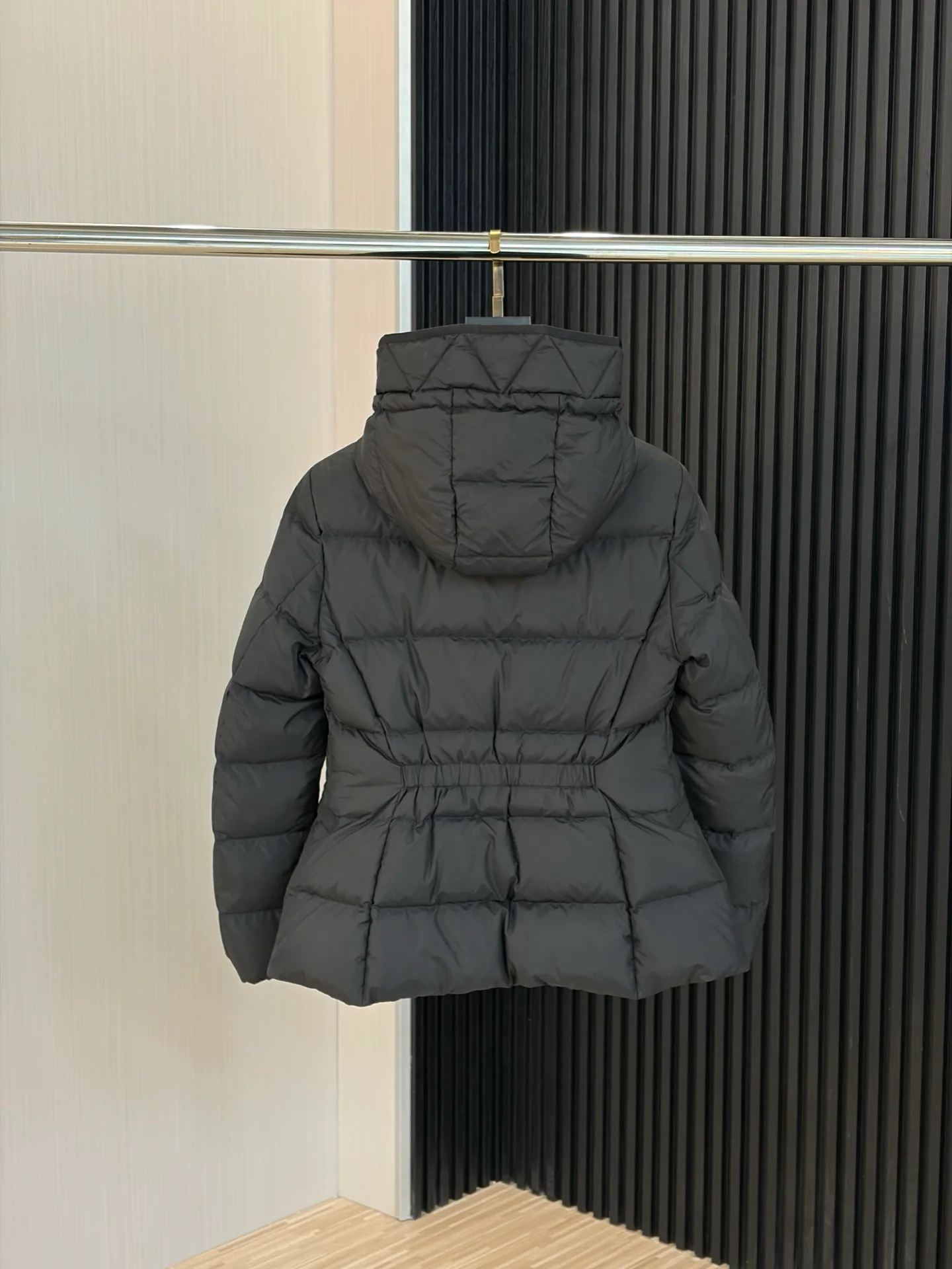Women's Jackets And Down Jackets MONCLER 18188678