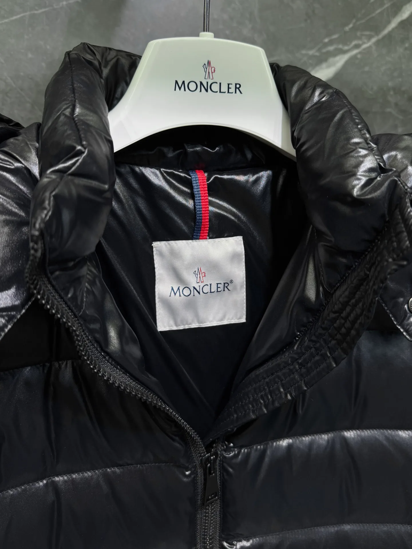 Women's Jackets And Down Jackets MONCLER 18184457