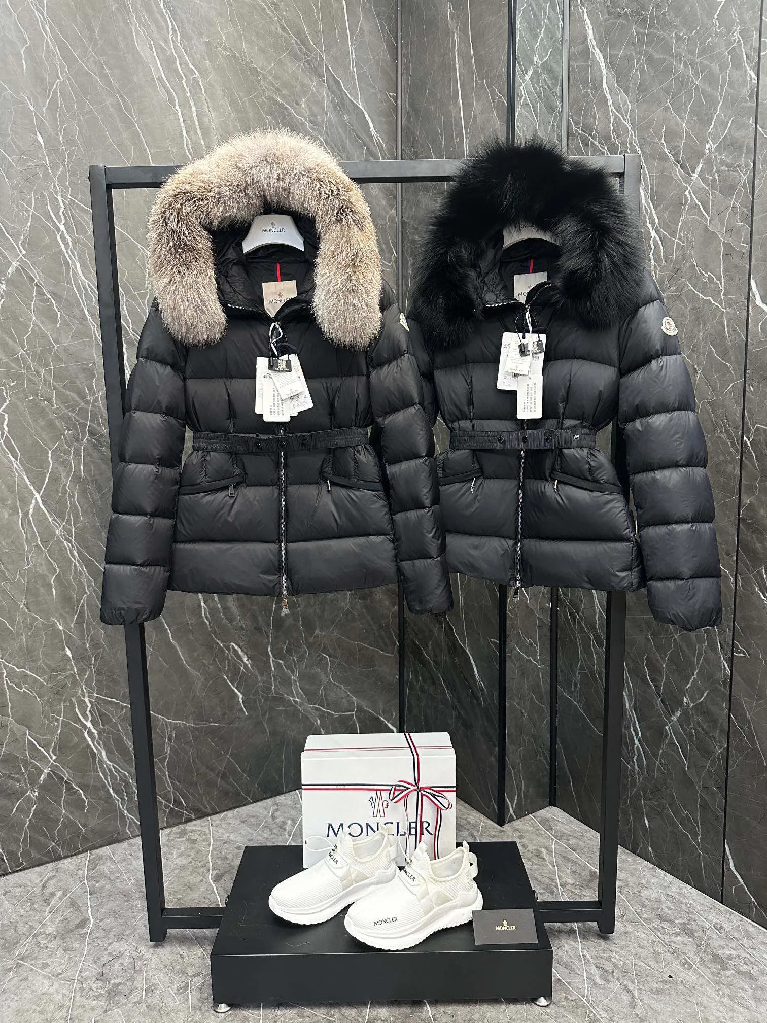 Women's Jackets And Down Jackets MONCLER 18130061
