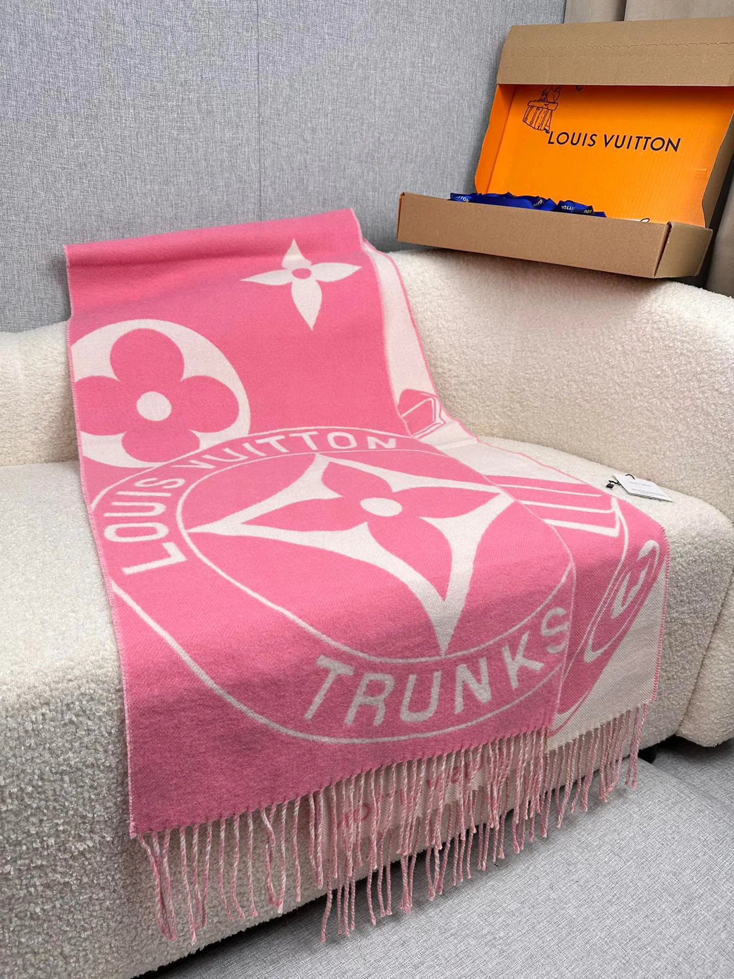 Scarves LOUIS VUITTON 18476667