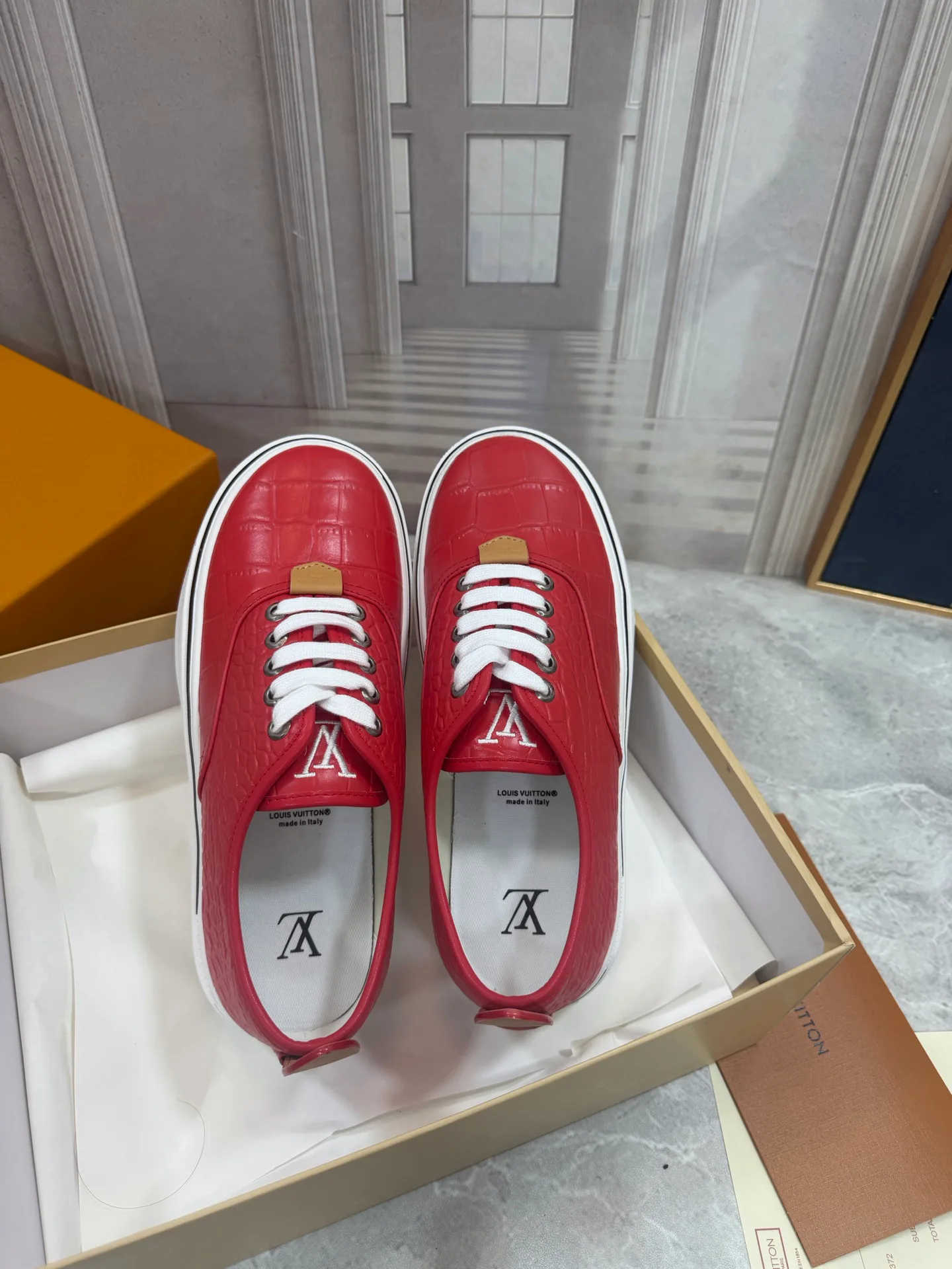 Women's Sneakers LOUIS VUITTON 18190054