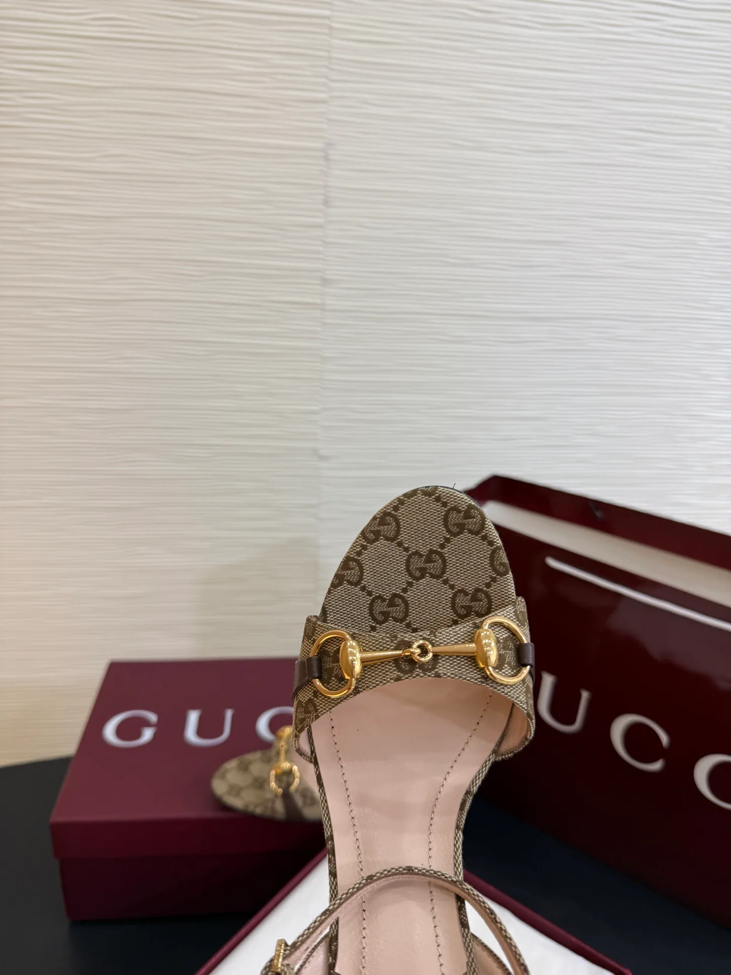 Women's Open-Toe Sandals GUCCI 18071147