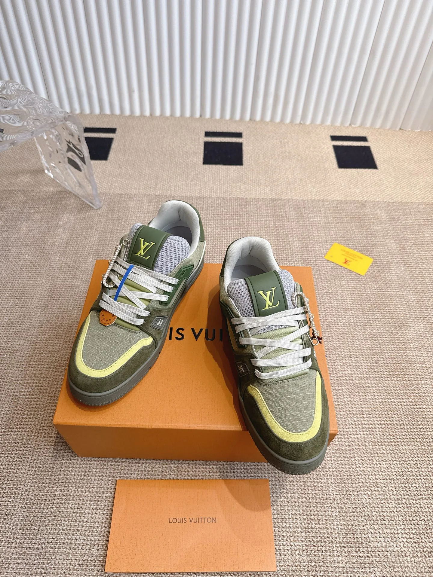 Women's Sneakers LOUIS VUITTON 18324762
