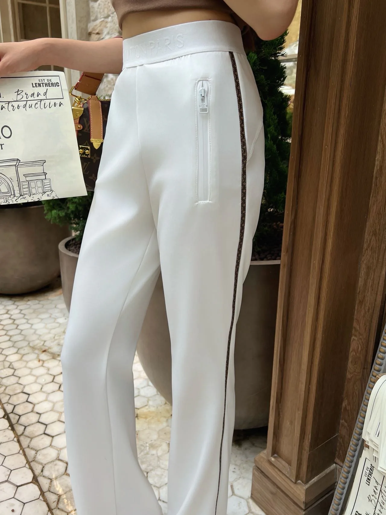 Women's Trousers LOUIS VUITTON 17225609