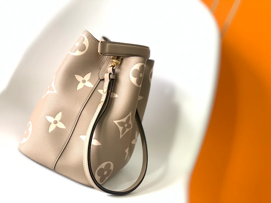 Women's Classic Handbags LOUIS VUITTON 17806369