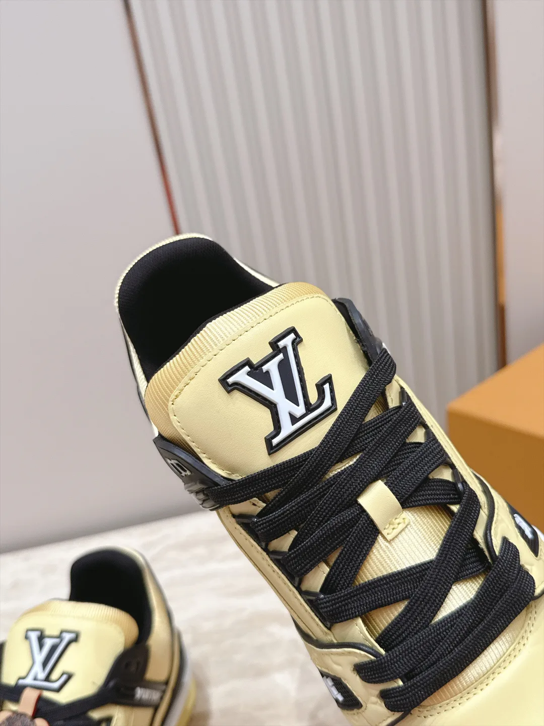Women's Sneakers LOUIS VUITTON 17866564