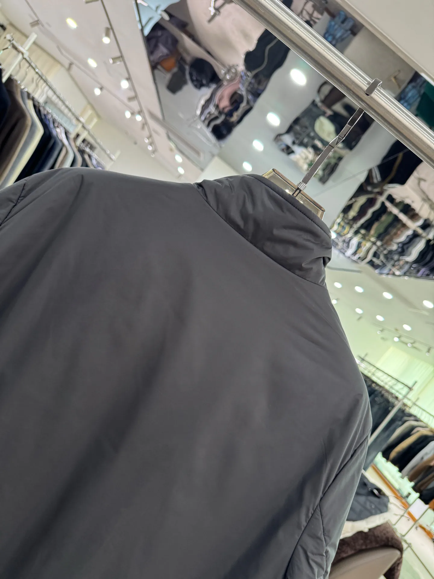 Men's Jackets And Down Jackets MONCLER 18084256