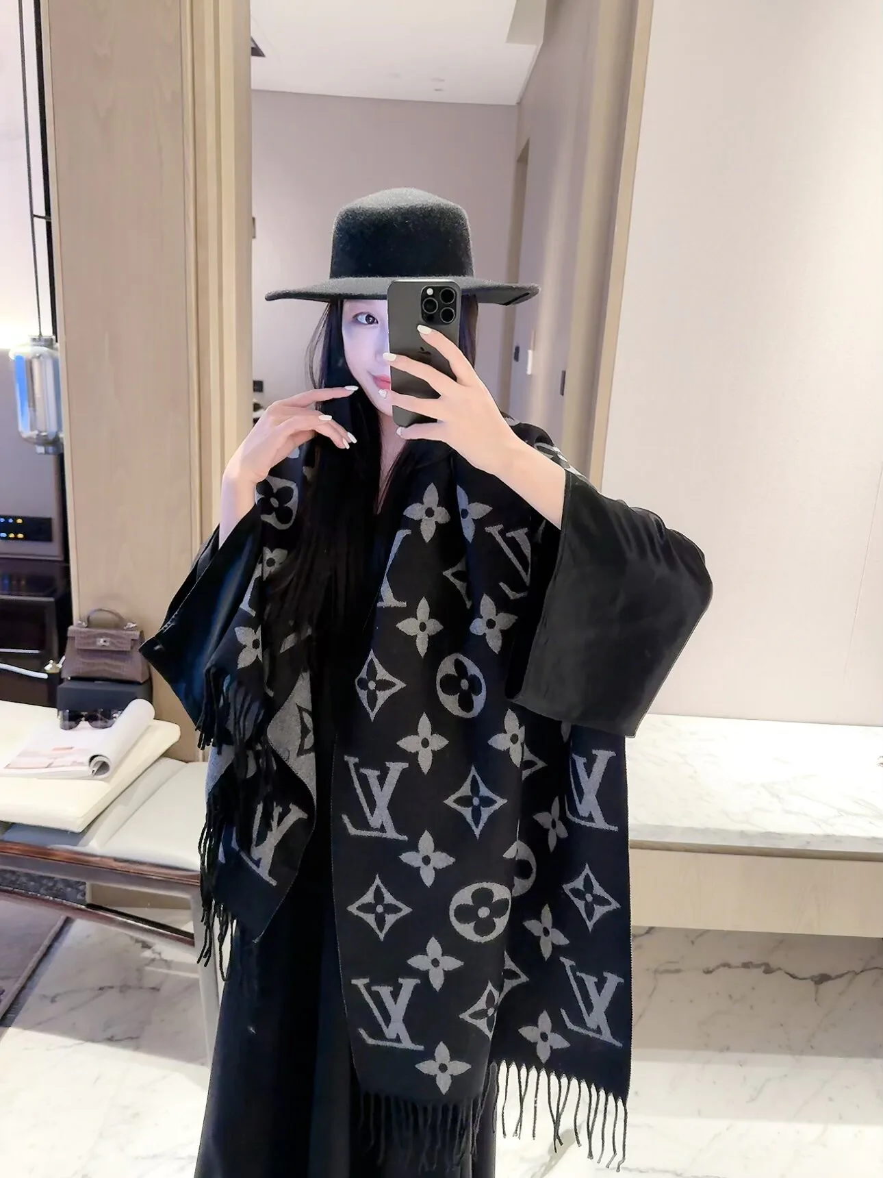 Scarves LOUIS VUITTON 18322508