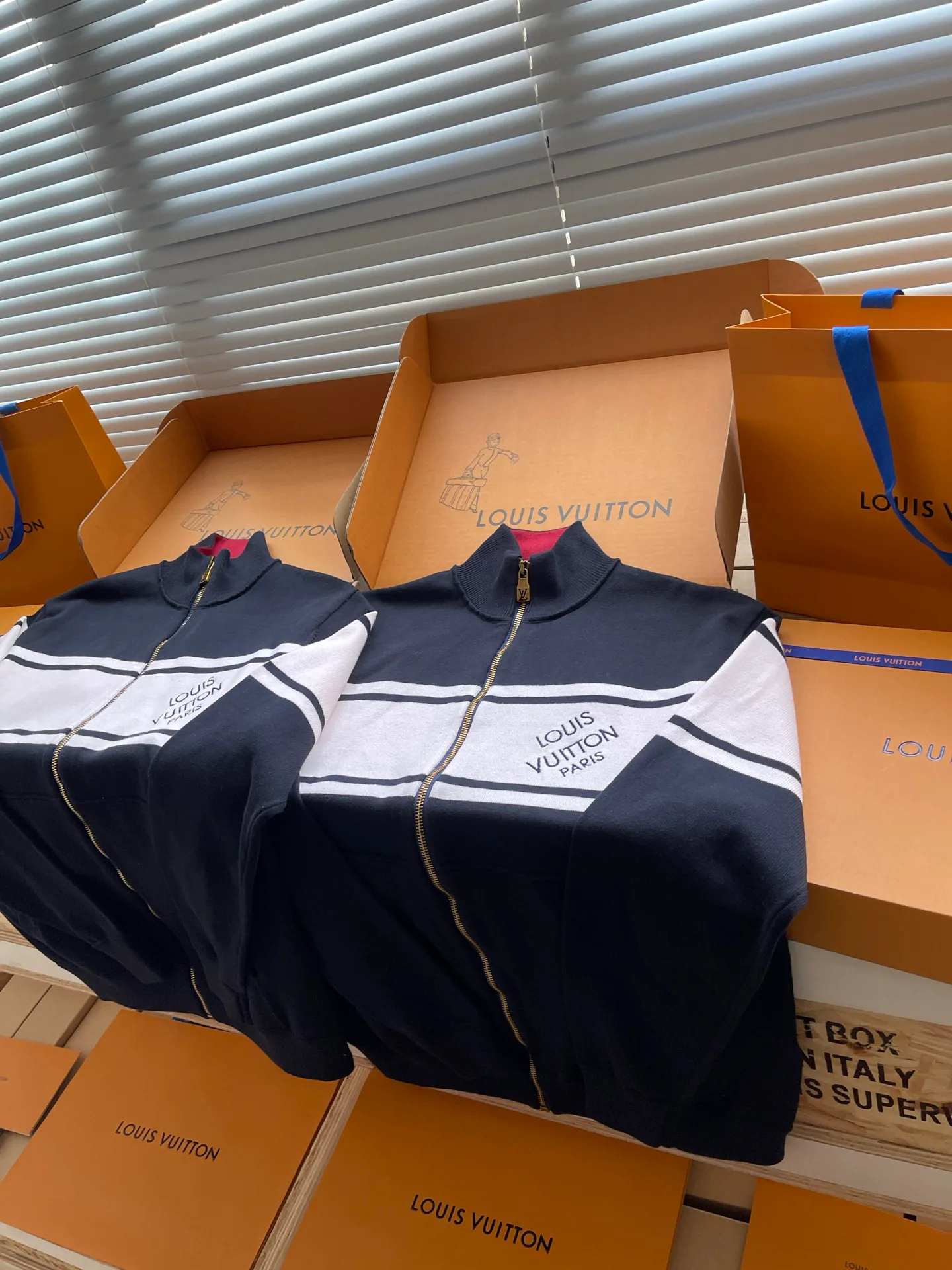 Men's Jackets And Down Jackets LOUIS VUITTON 18413971