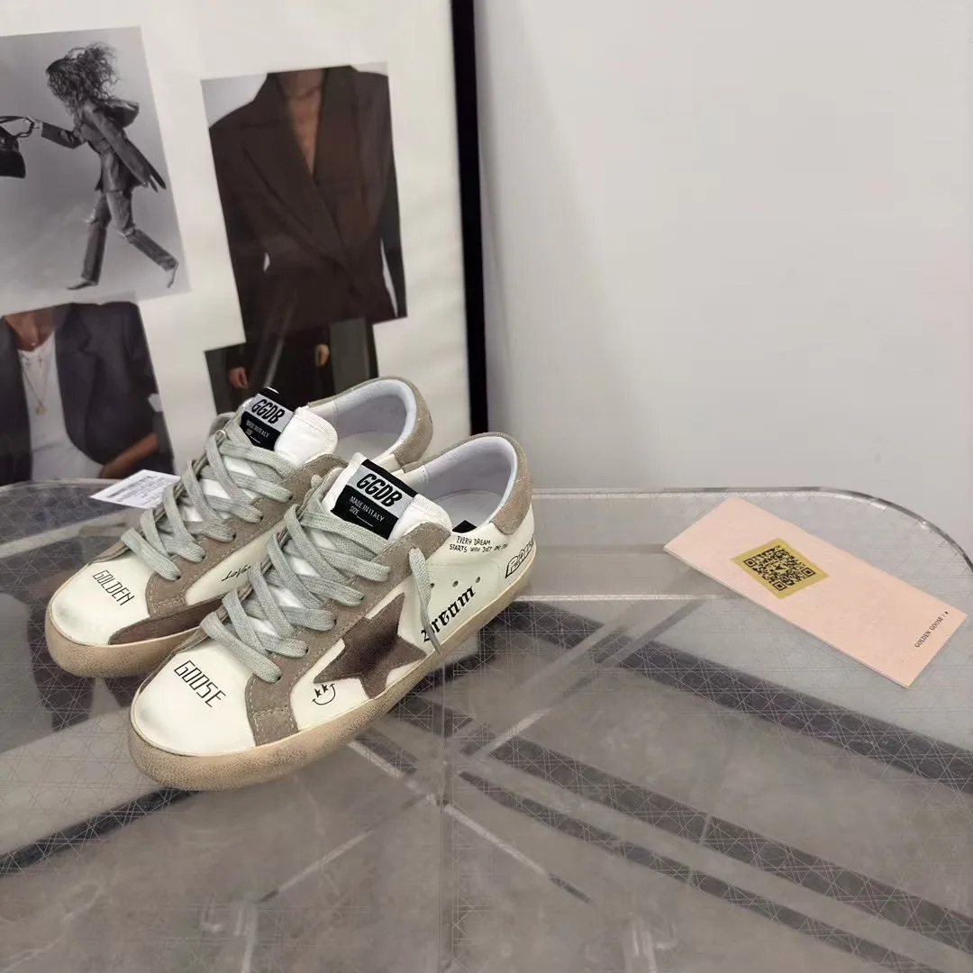 Women's Sneakers GOLDEN GOOSE 18265593