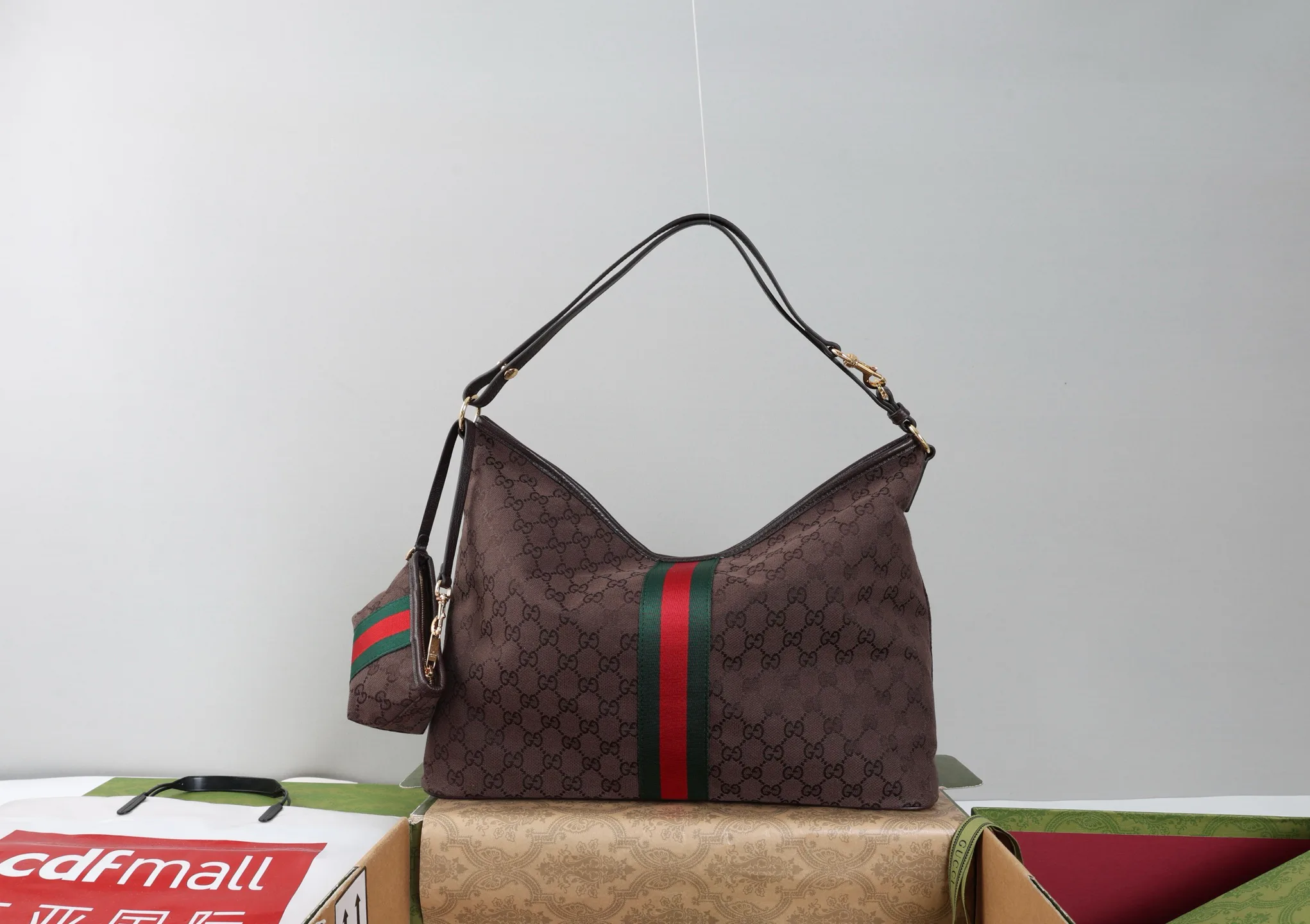 Women's Classic Handbags GUCCI 18250604