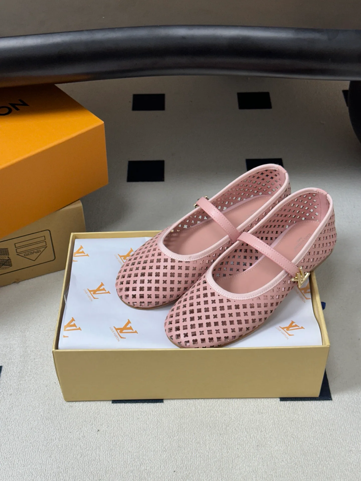 Women's Ballet Flats LOUIS VUITTON 17768177