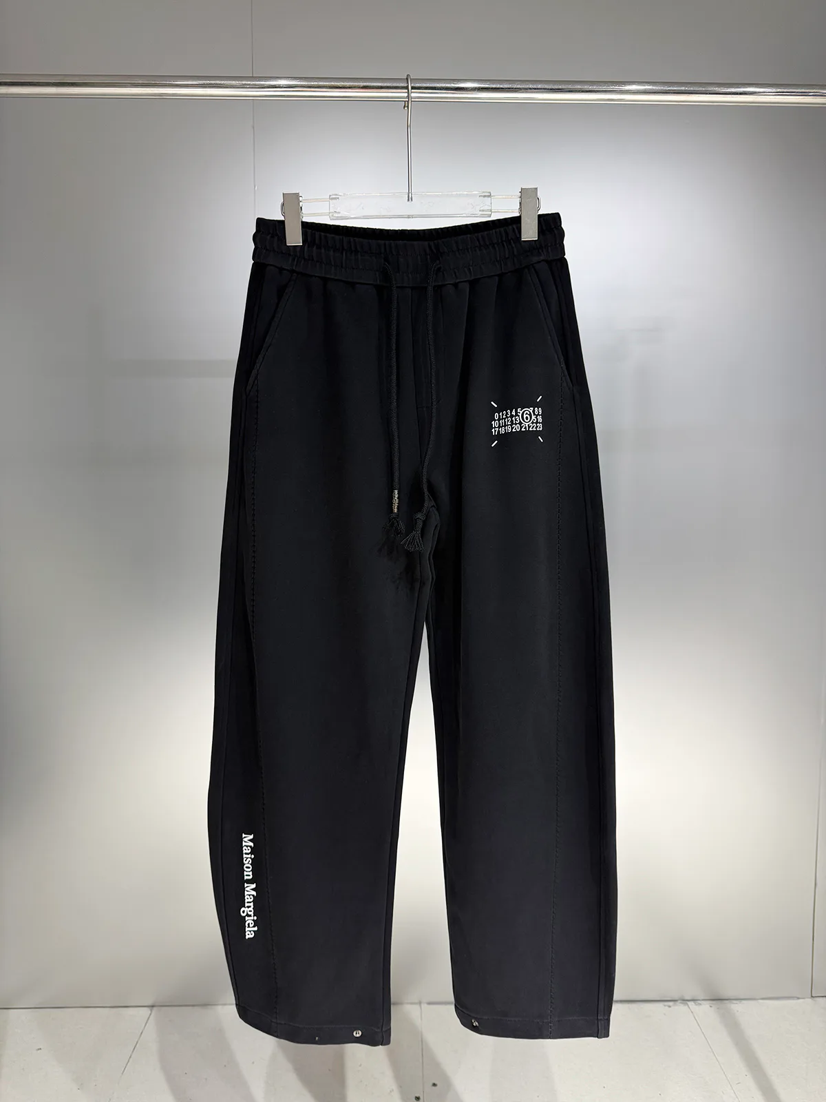 Men's Trousers MAISON MARGIELA 17811640