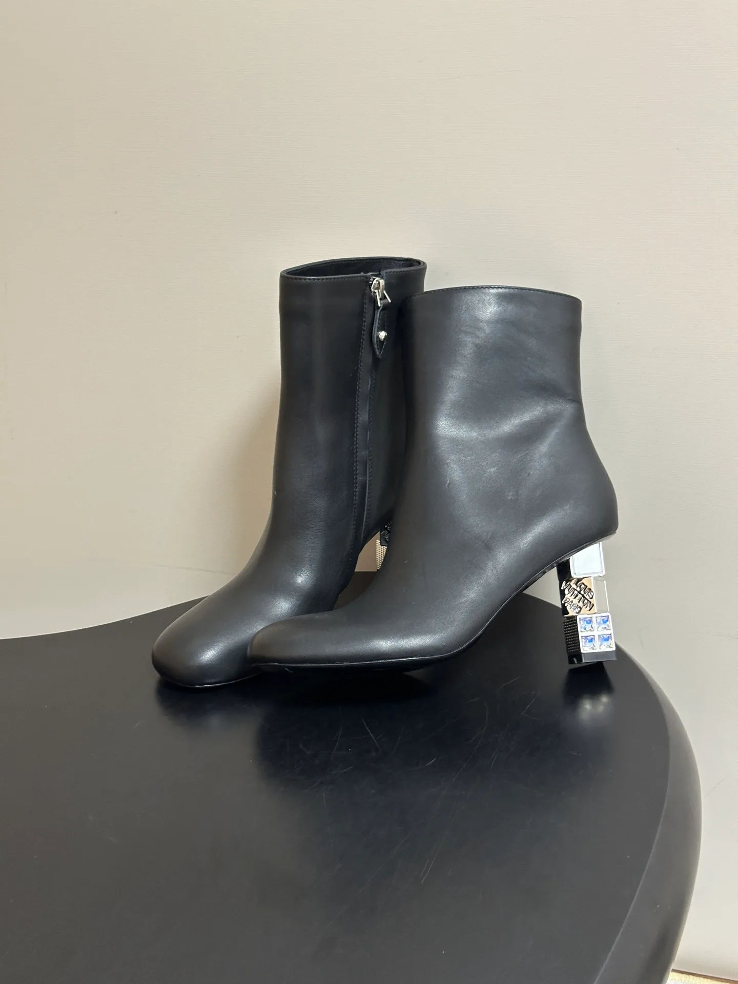 Women's Booties LOUIS VUITTON 18388130