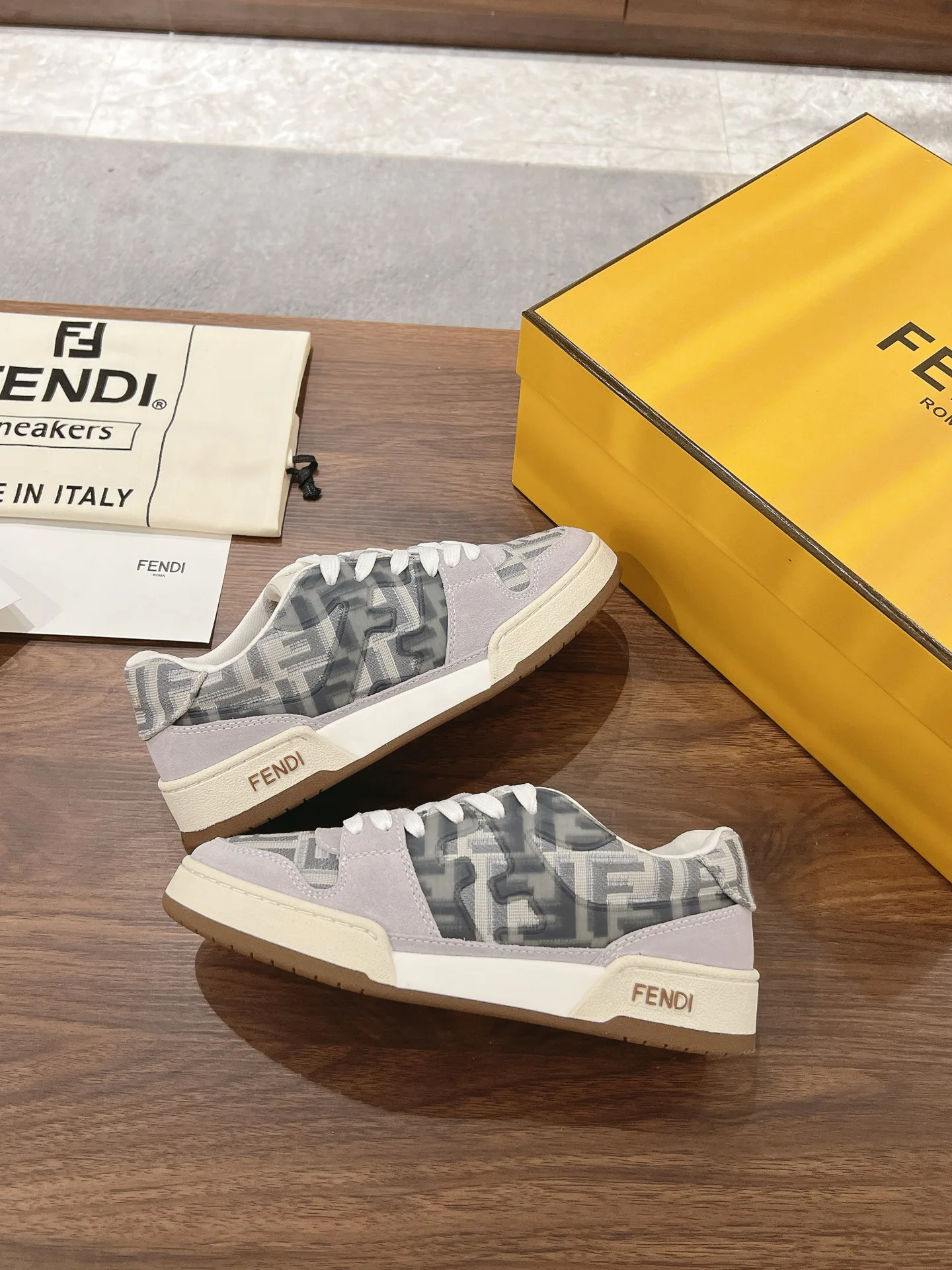 Women's Sneakers FENDI 18219606
