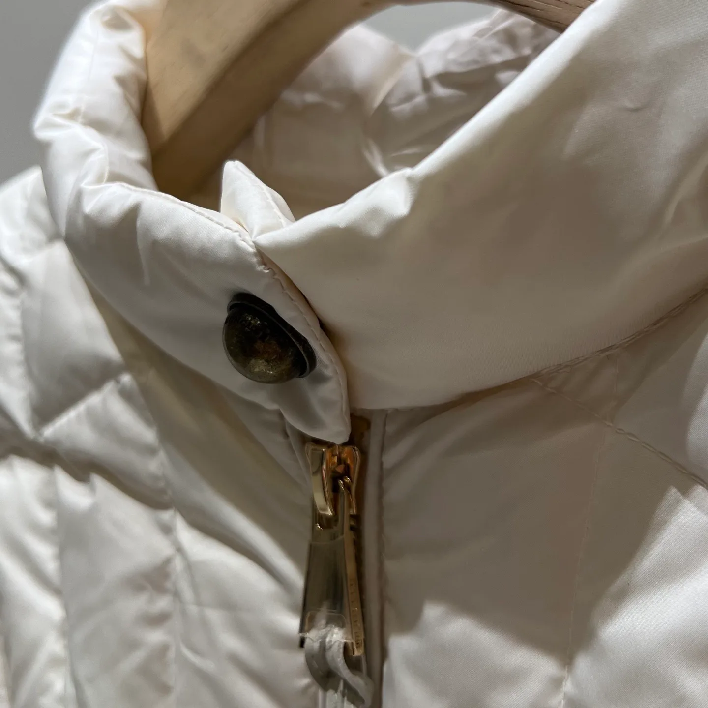 Women's Jackets And Down Jackets MONCLER 18106076