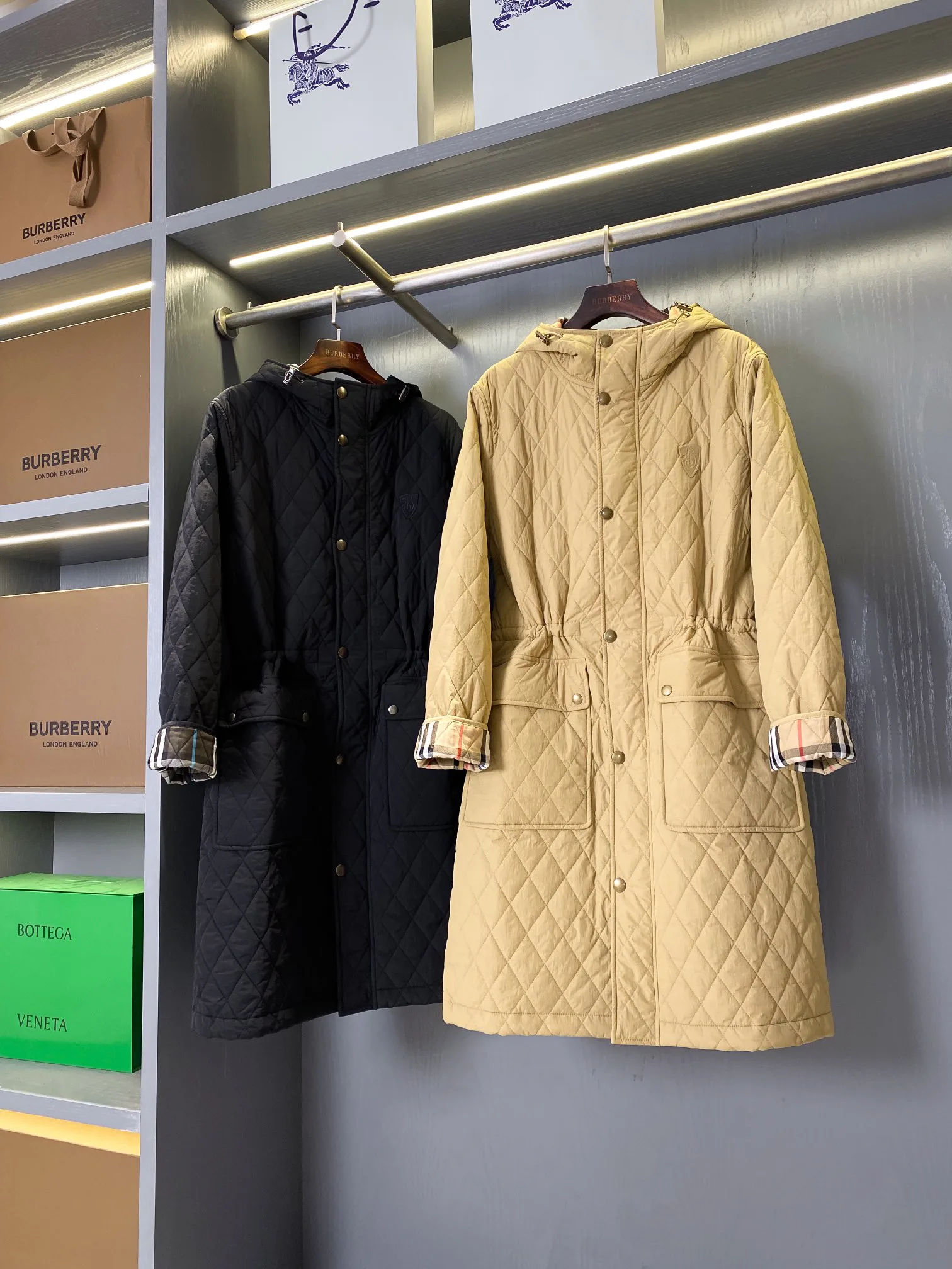 Women's Jackets And Down Jackets BURBERRY 18206353