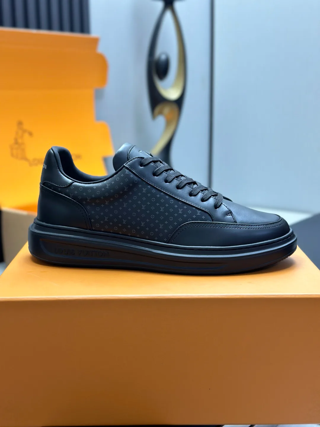 Men's Sneakers LOUIS VUITTON 17759500