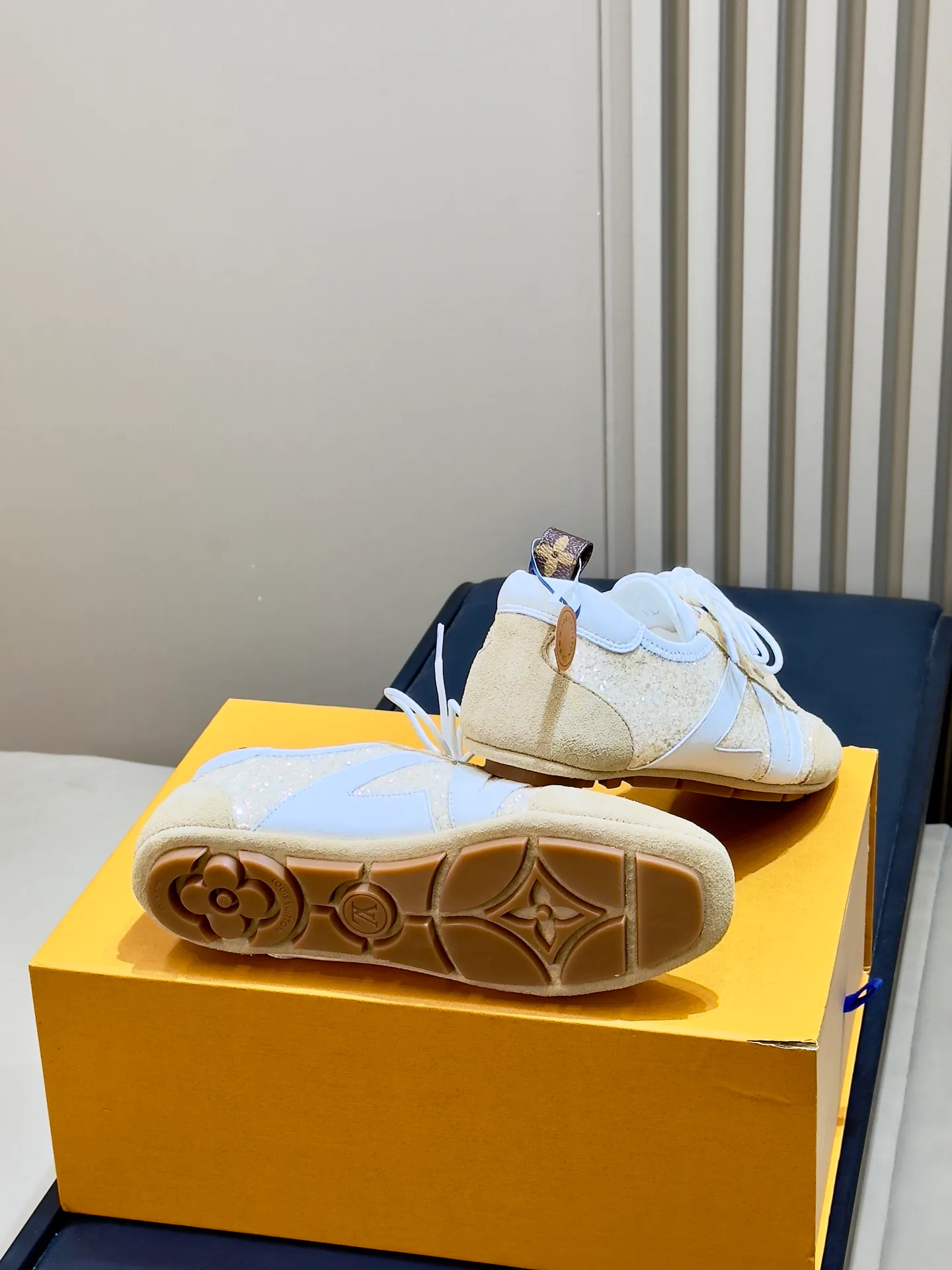 Women's Sneakers LOUIS VUITTON 17480201