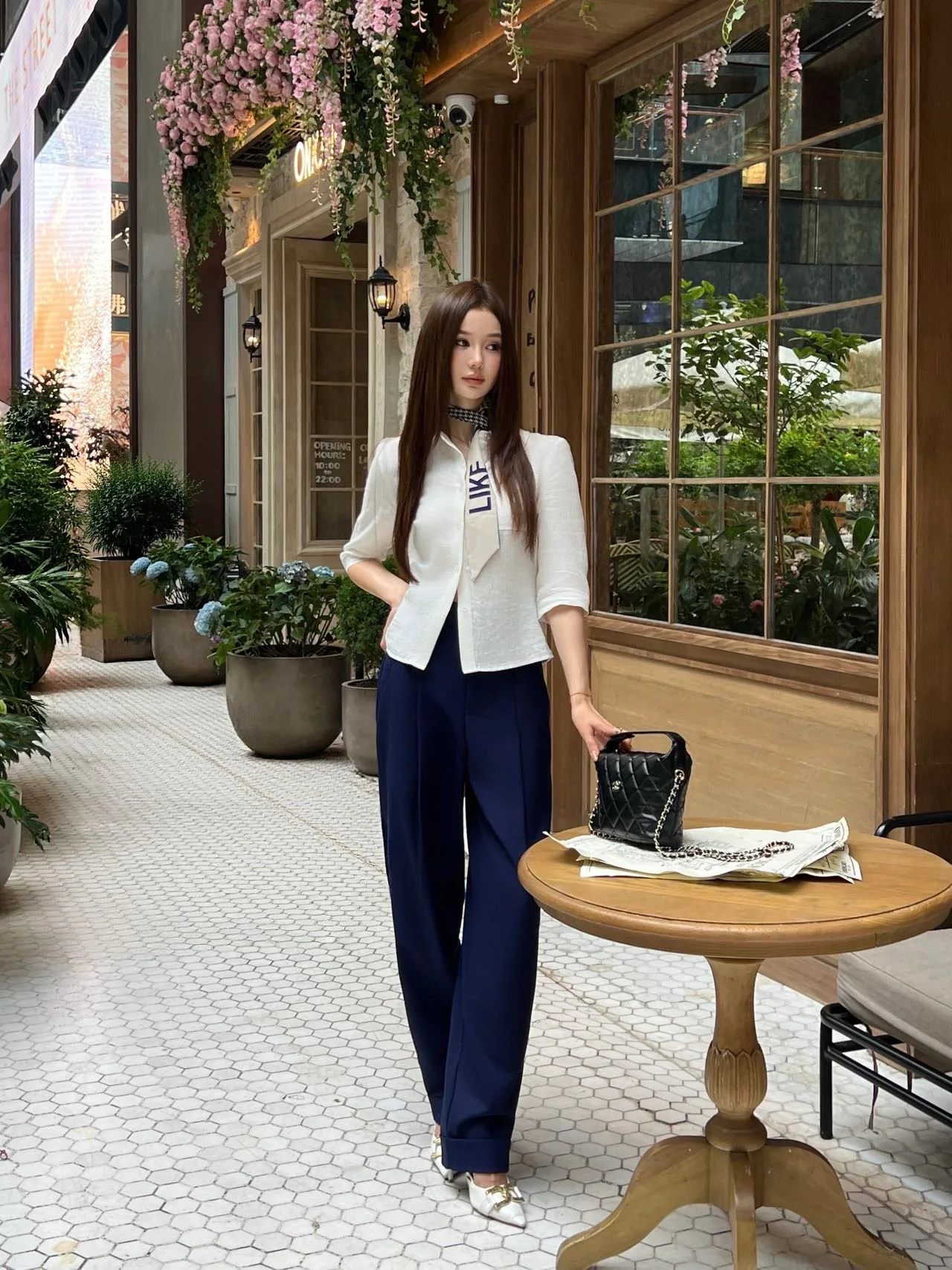 Women's Trousers CHANEL 18221145