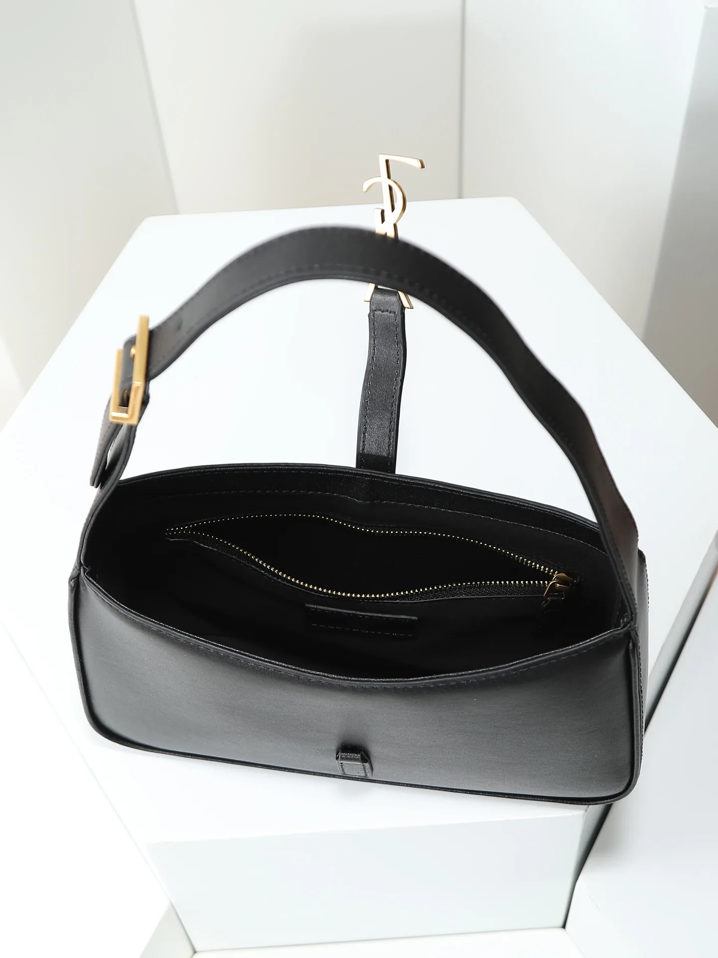 Women's Classic Handbags SAINT LAURENT 18005140