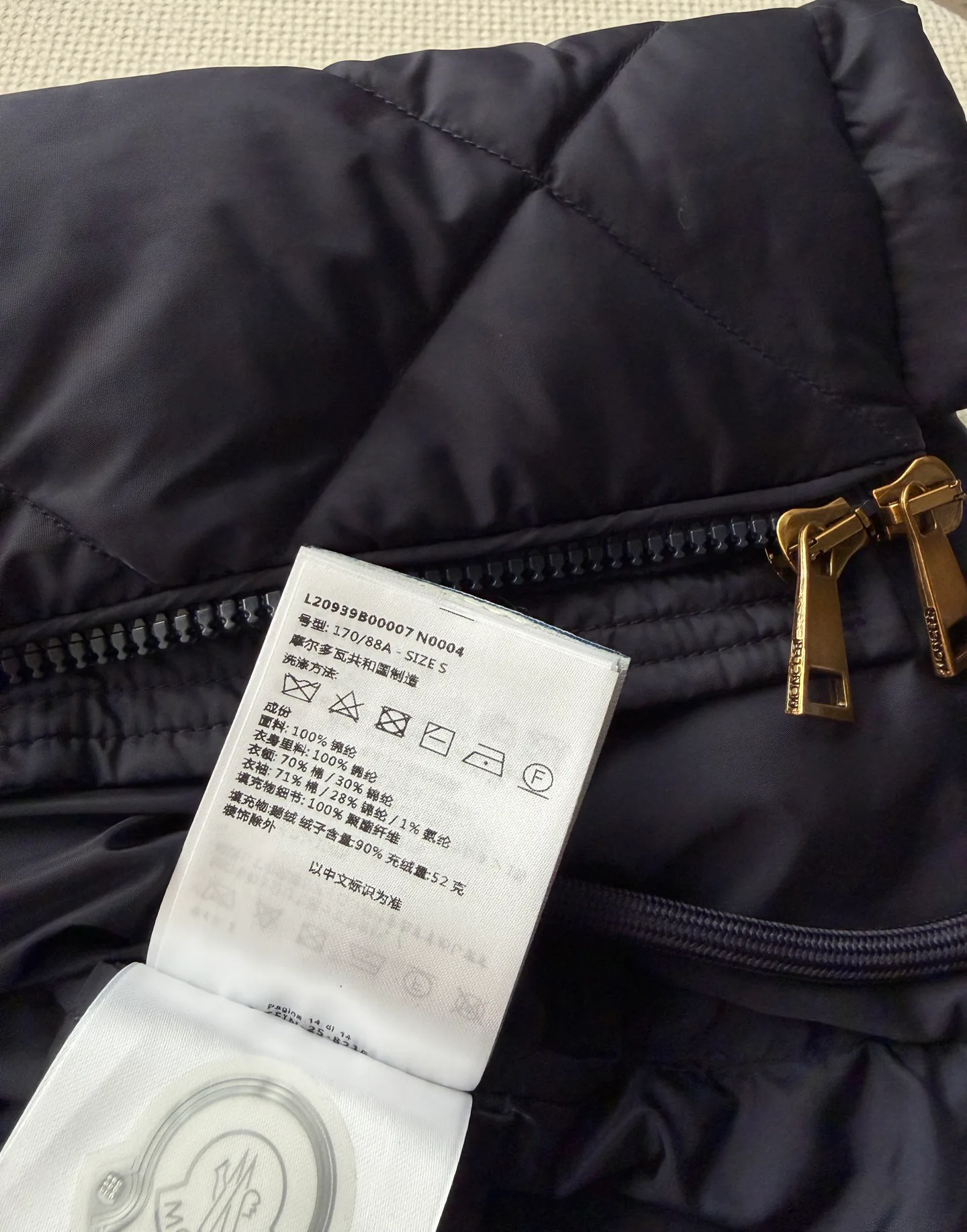 Women's Jackets And Down Jackets MONCLER 18325816