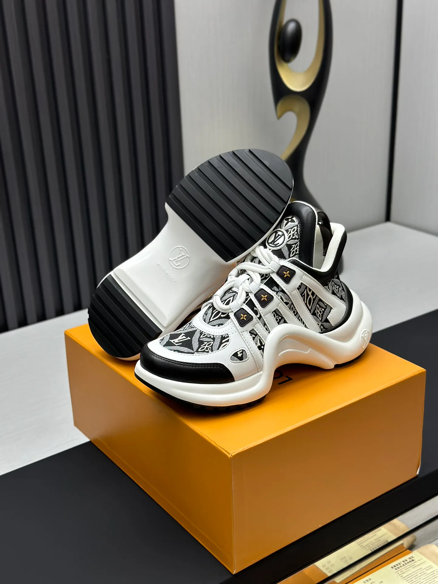 Women's Sneakers LOUIS VUITTON 18211995