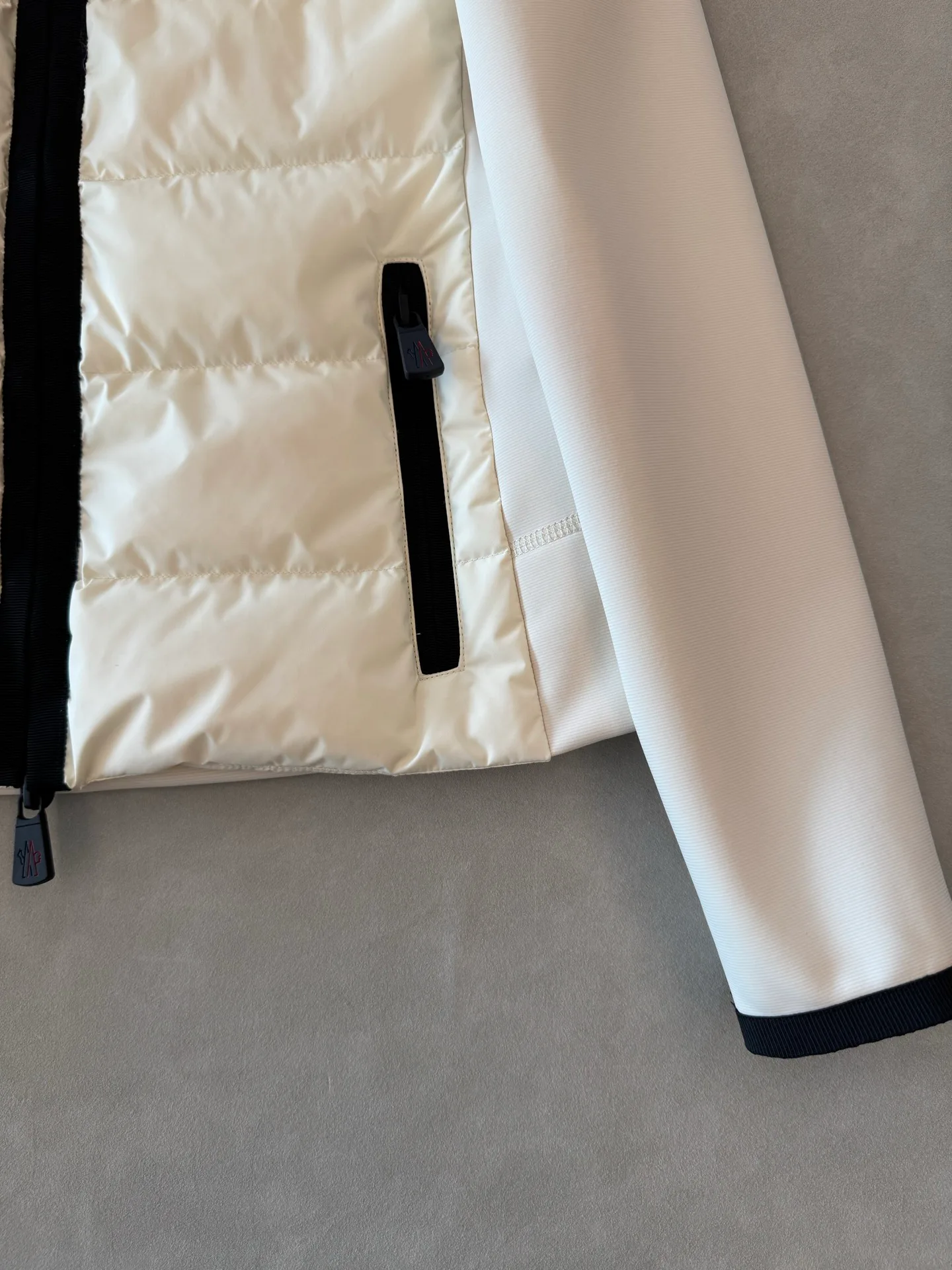 Women's Jackets And Down Jackets MONCLER 18491937