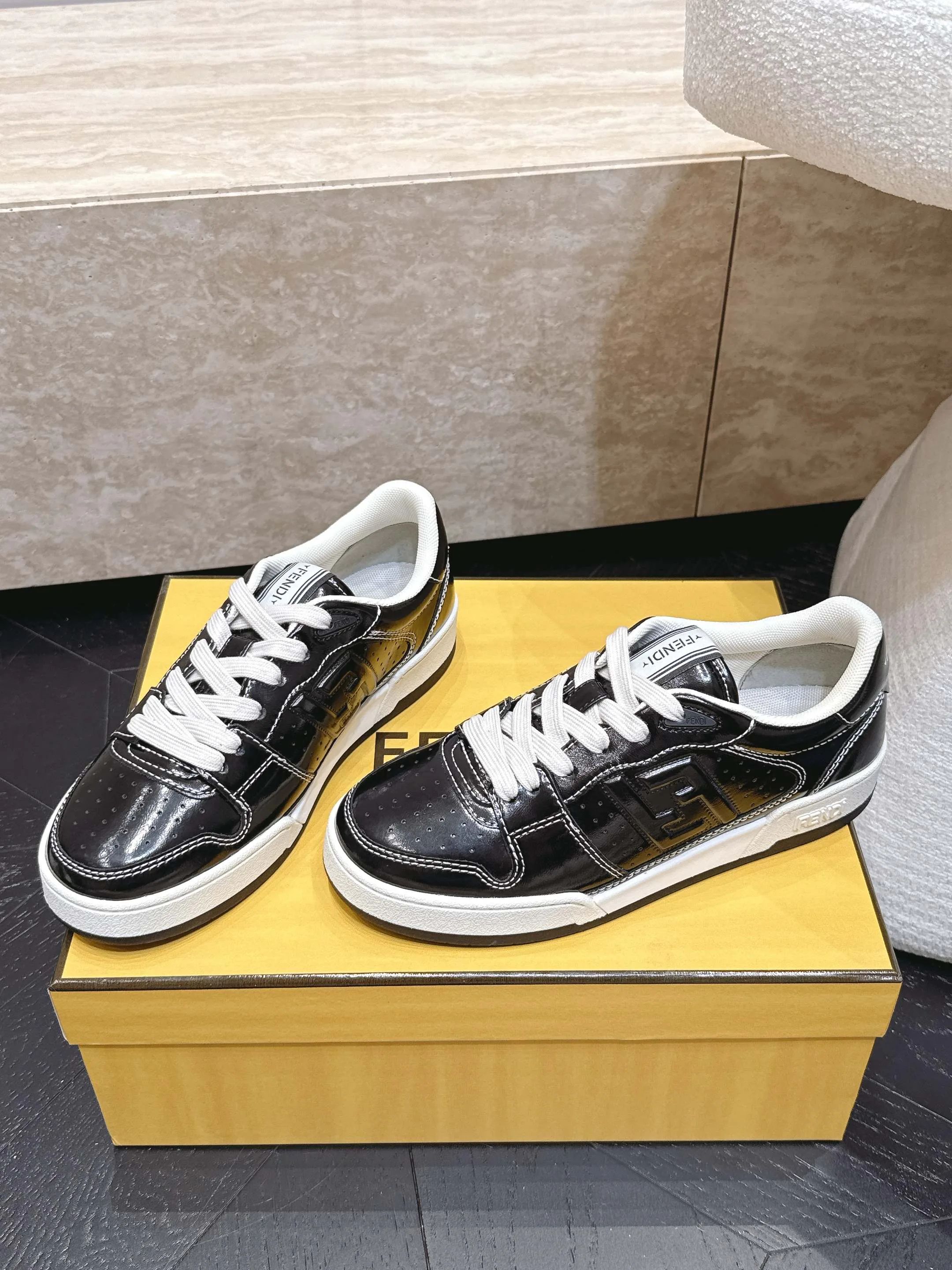 Women's Sneakers FENDI 17682041