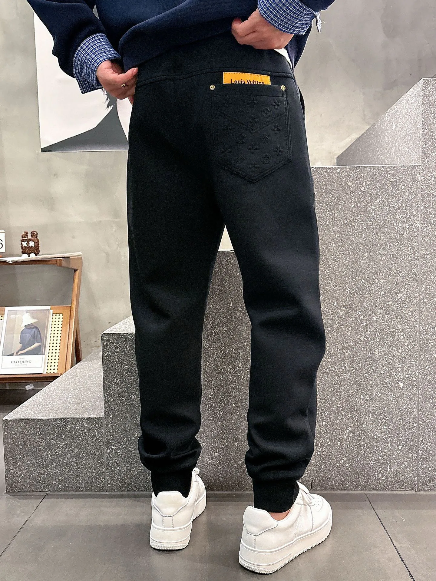 Брюки Мужские Louis Vuitton 18596881