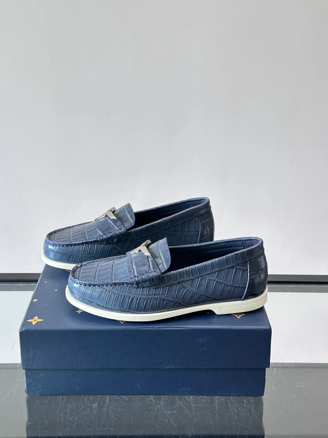 Men's Loafers And Dress Shoes LOUIS VUITTON 18118559