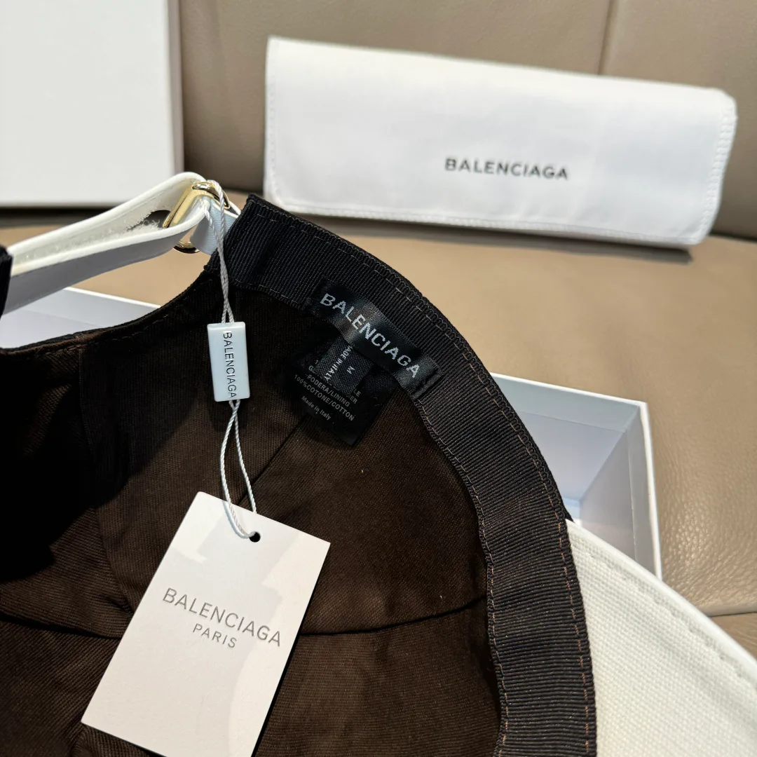 Hats BALENCIAGA 17515246