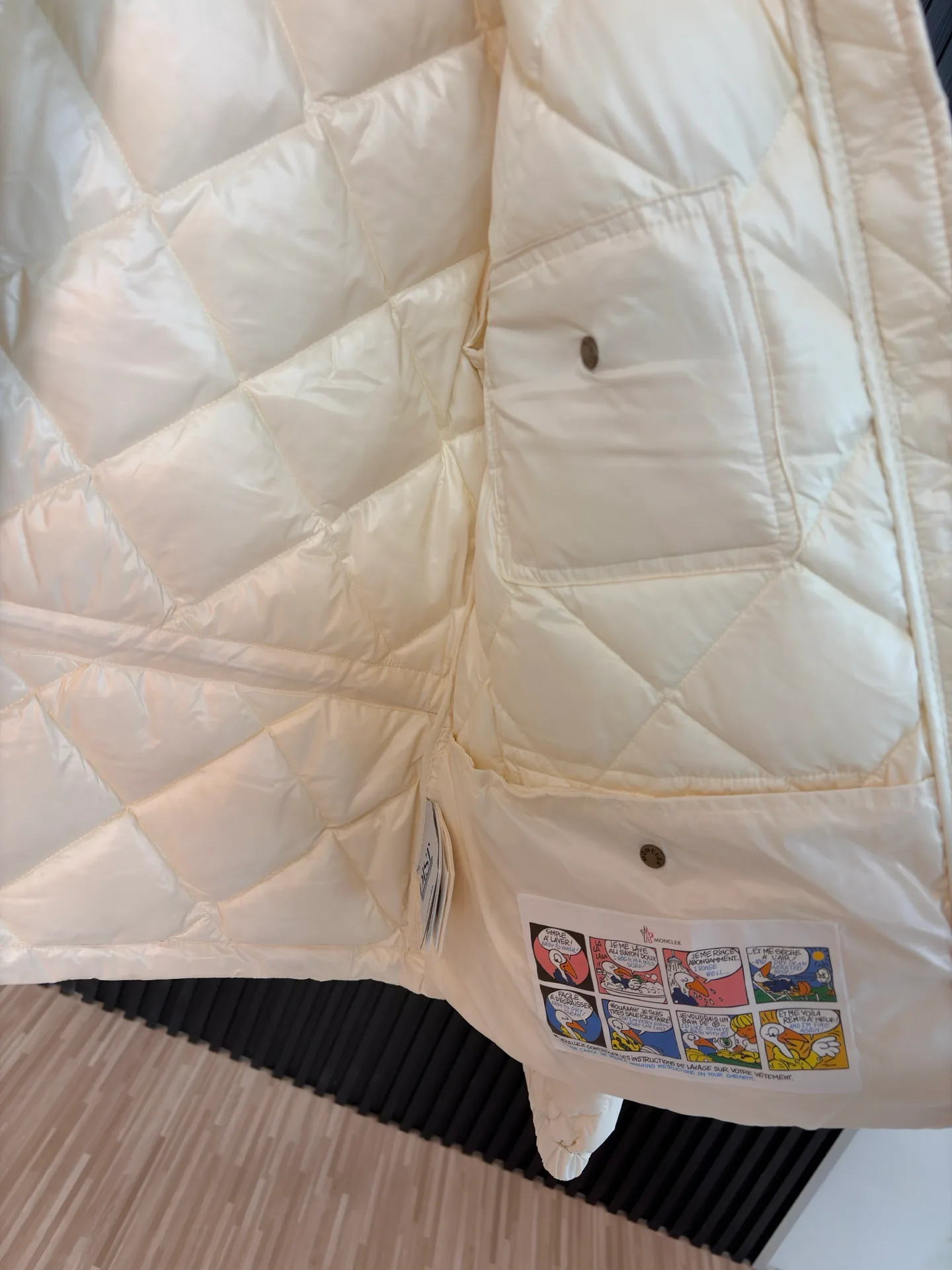 Women's Jackets And Down Jackets MONCLER 17897340