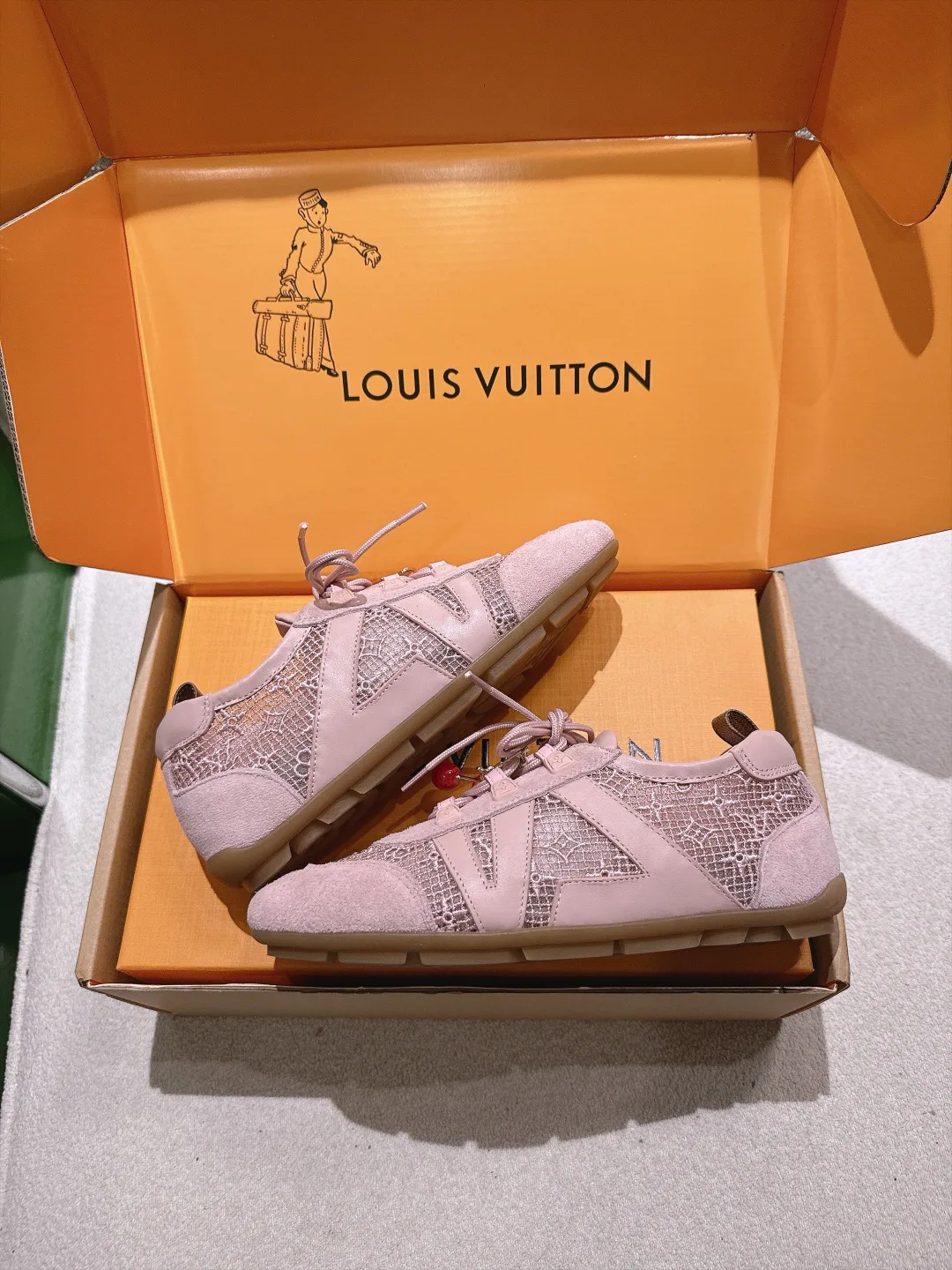 Women's Sneakers LOUIS VUITTON 18152835