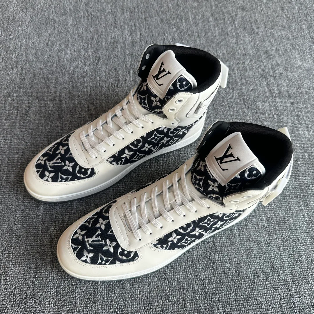 Men's Sneakers LOUIS VUITTON 18394314
