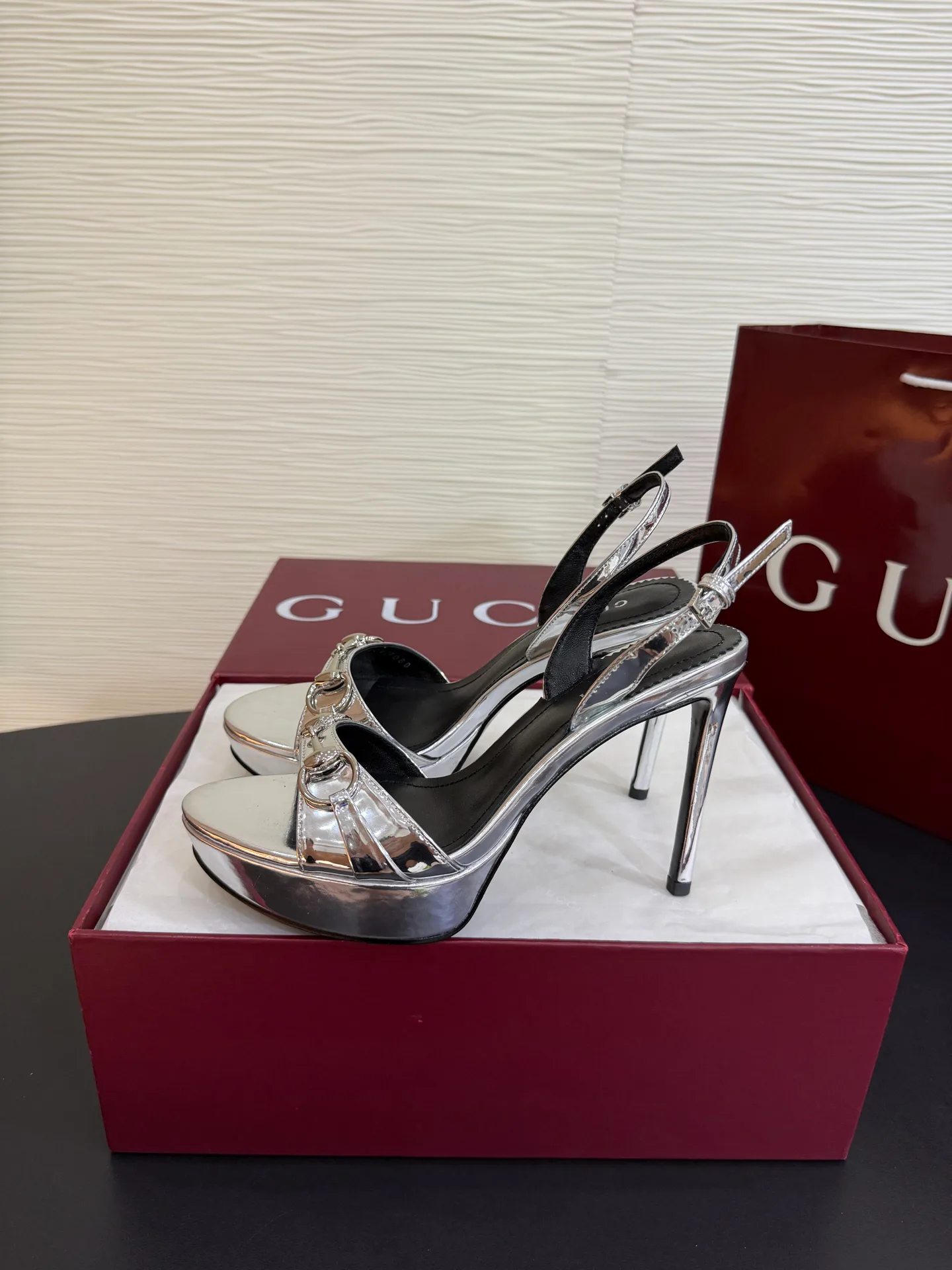 Women's Open-Toe Sandals GUCCI 18071176