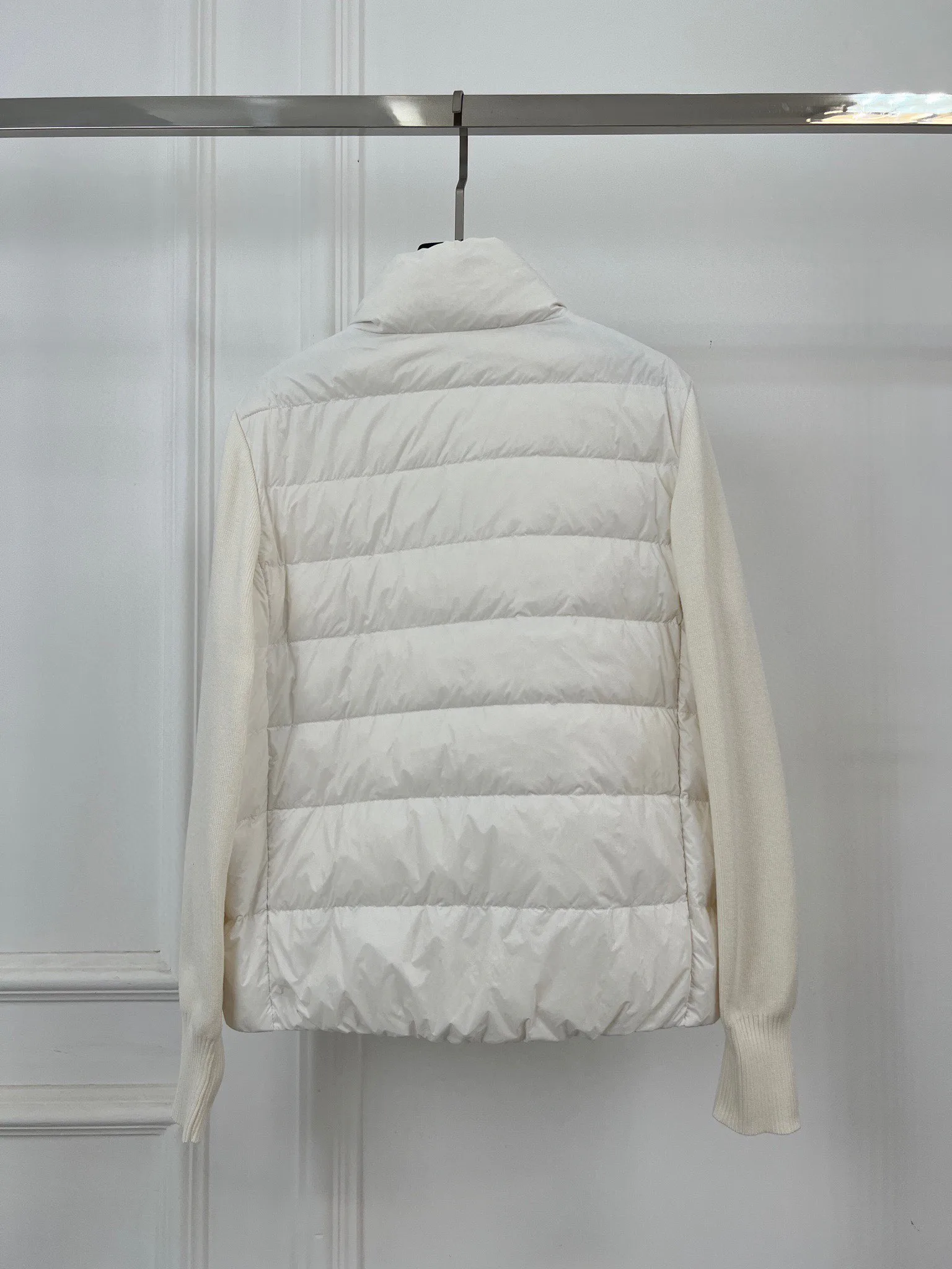 Women's Jackets And Down Jackets MONCLER 18415624