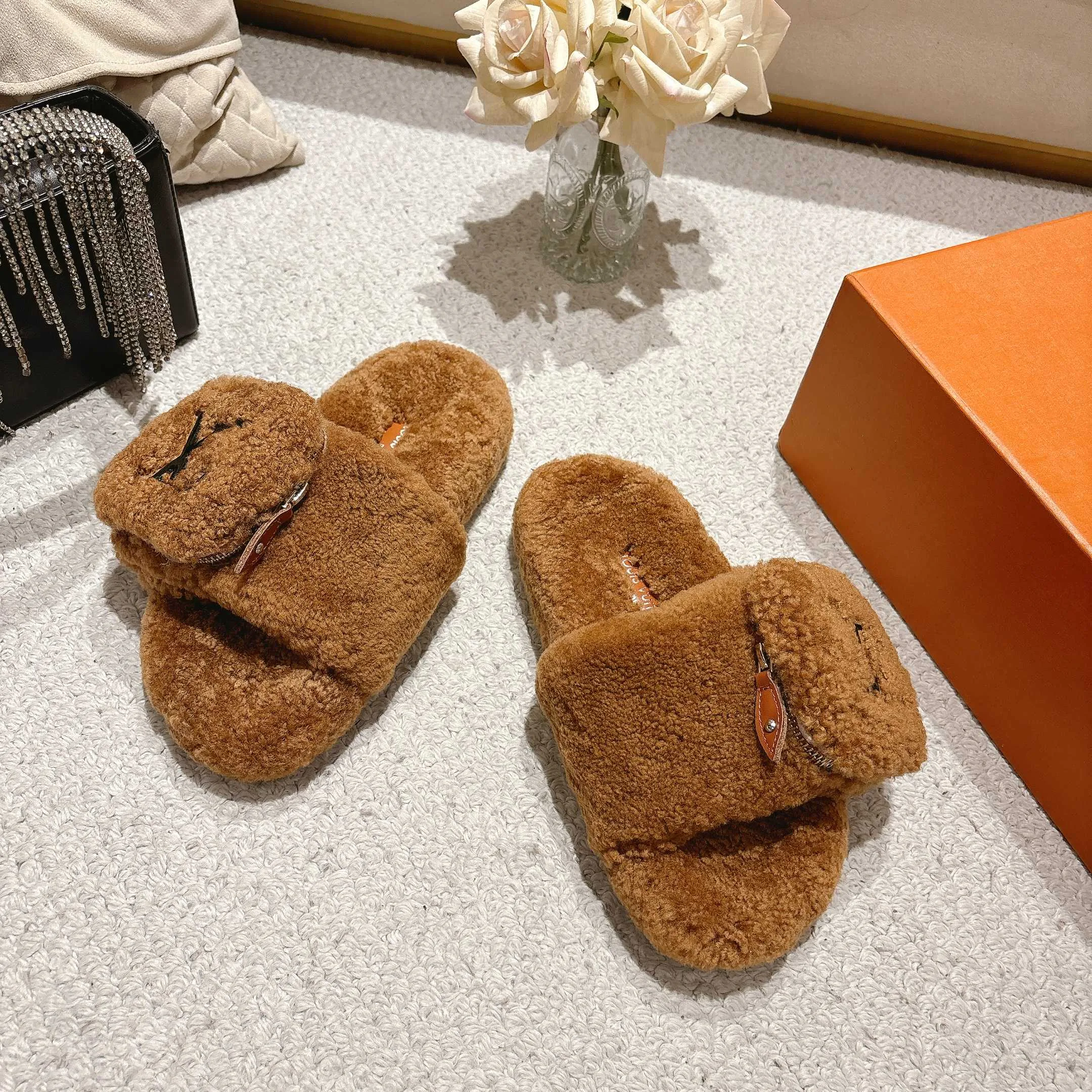 Women's Slippers LOUIS VUITTON 17957252