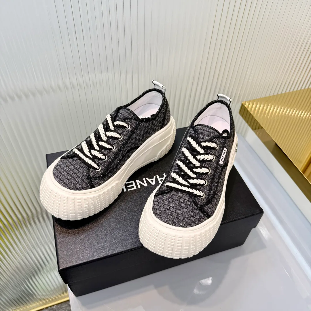 Women's Sneakers CHANEL 18366990