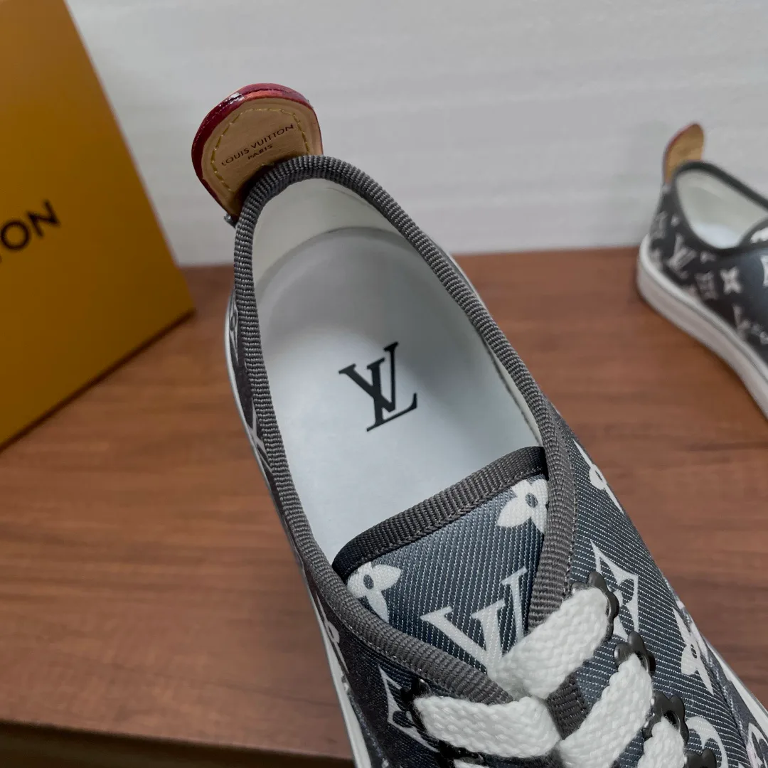 Кроссовки Мужские Louis Vuitton 18626470