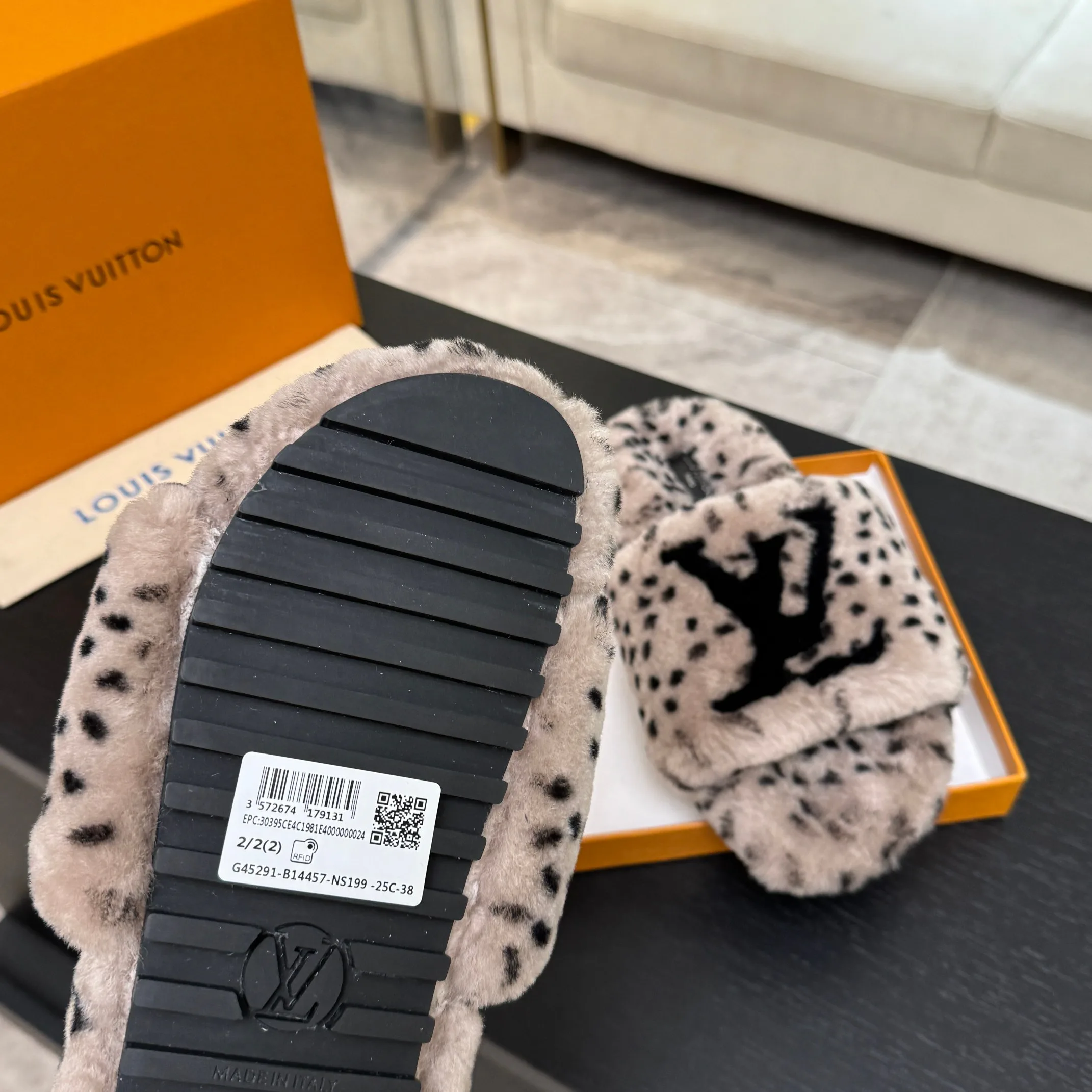 Women's Slippers LOUIS VUITTON 18062767