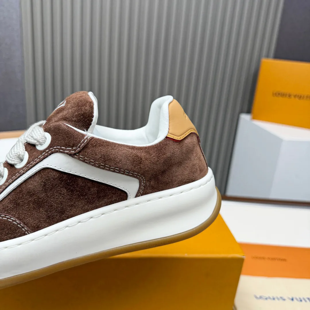 Men's Sneakers LOUIS VUITTON 18265136