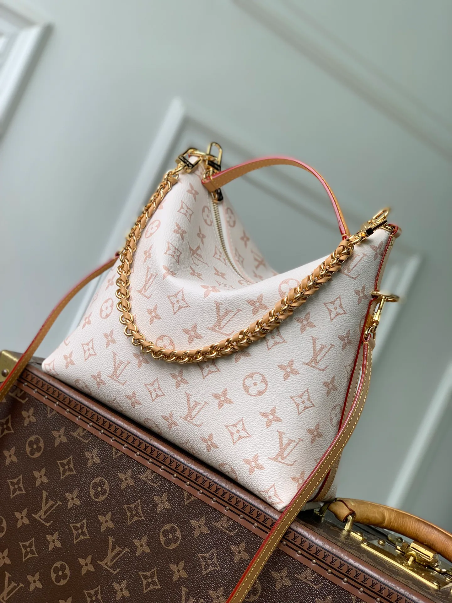 Women's Shoulder Bags LOUIS VUITTON 18147520