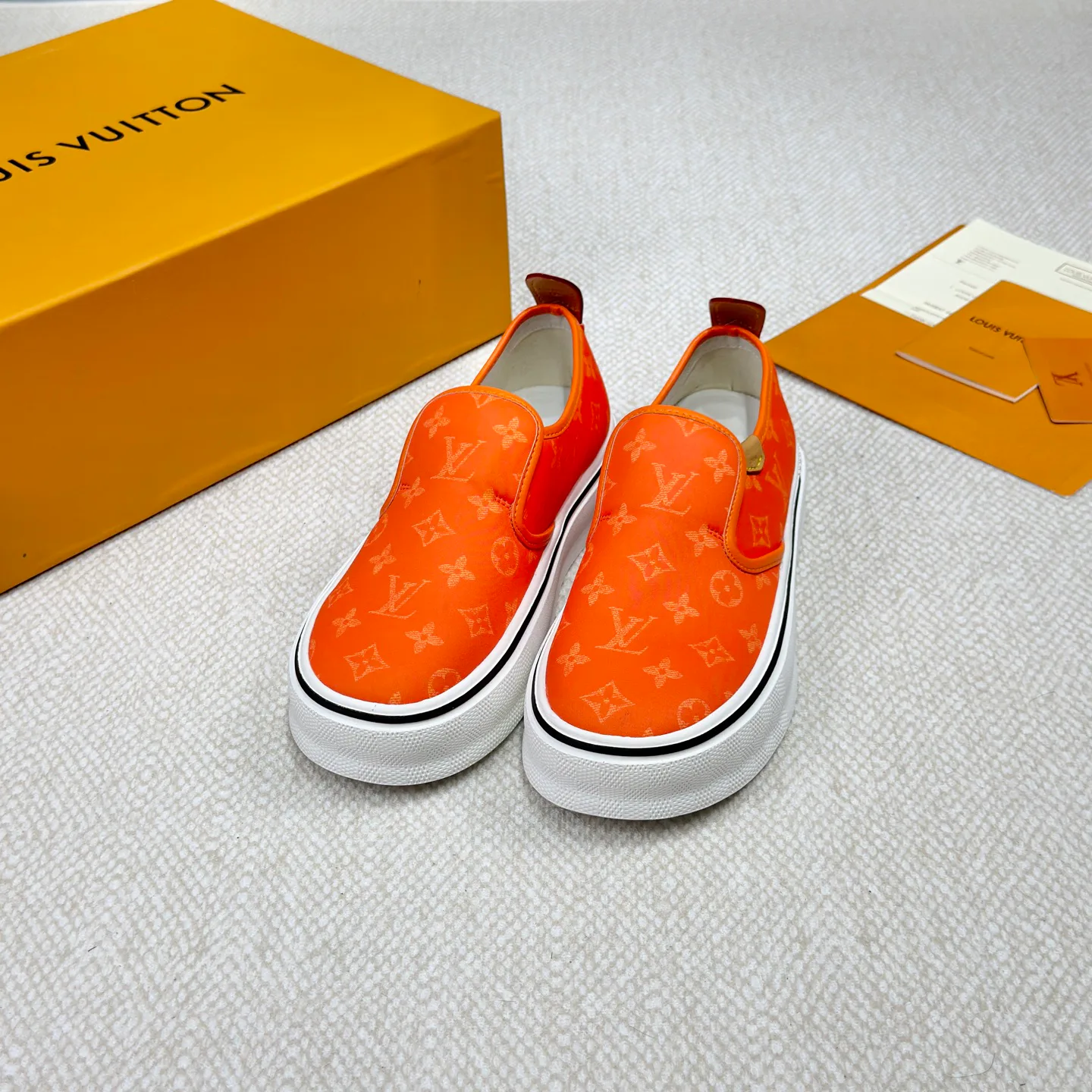 Men's Sneakers LOUIS VUITTON 18365136