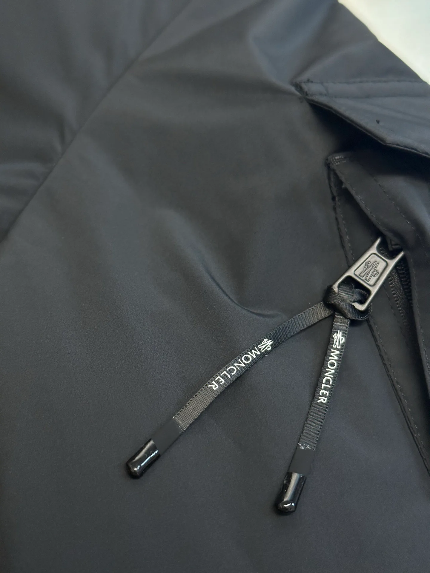 Men's Jackets And Down Jackets MONCLER 18483182